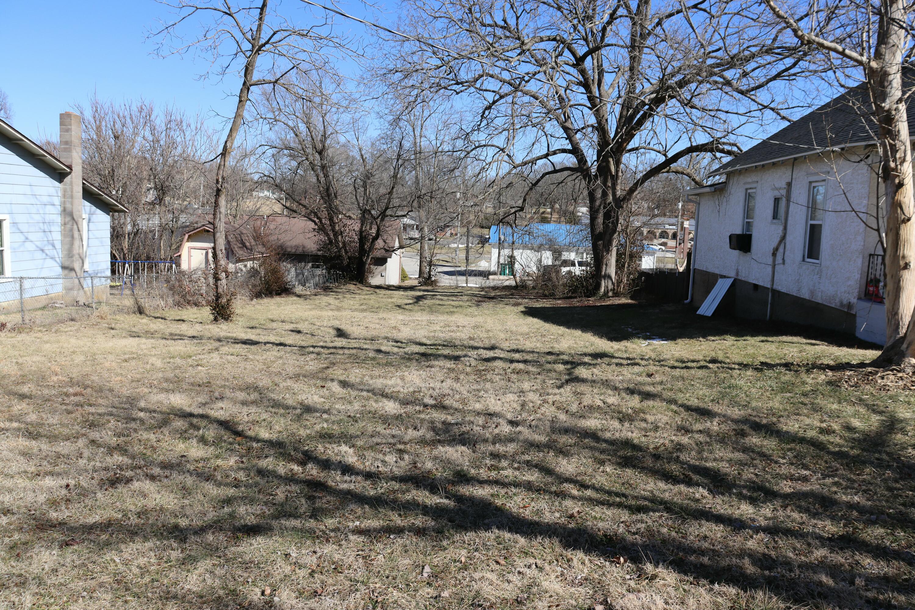 924 North Maple Avenue Property Photo 2