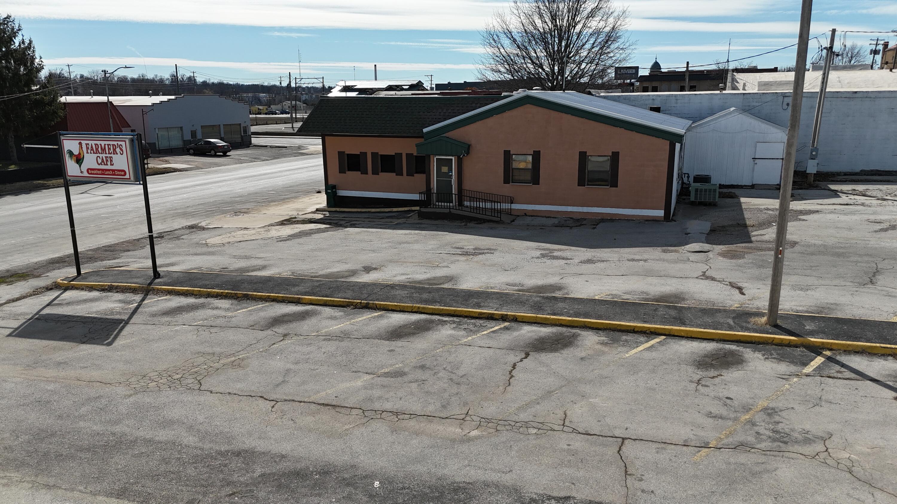 608 East Broadway Street Property Photo 12