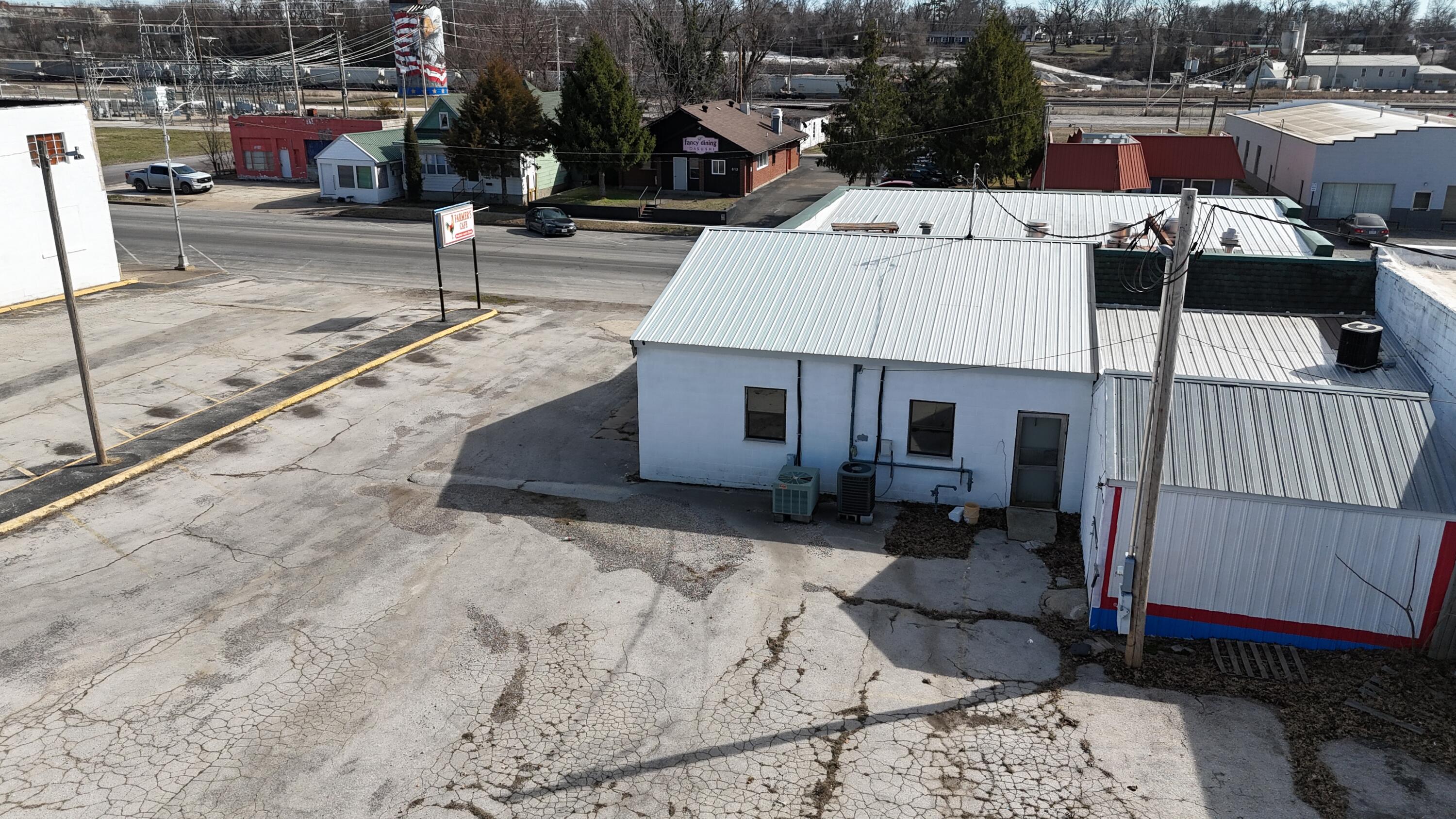 608 East Broadway Street Property Photo 16