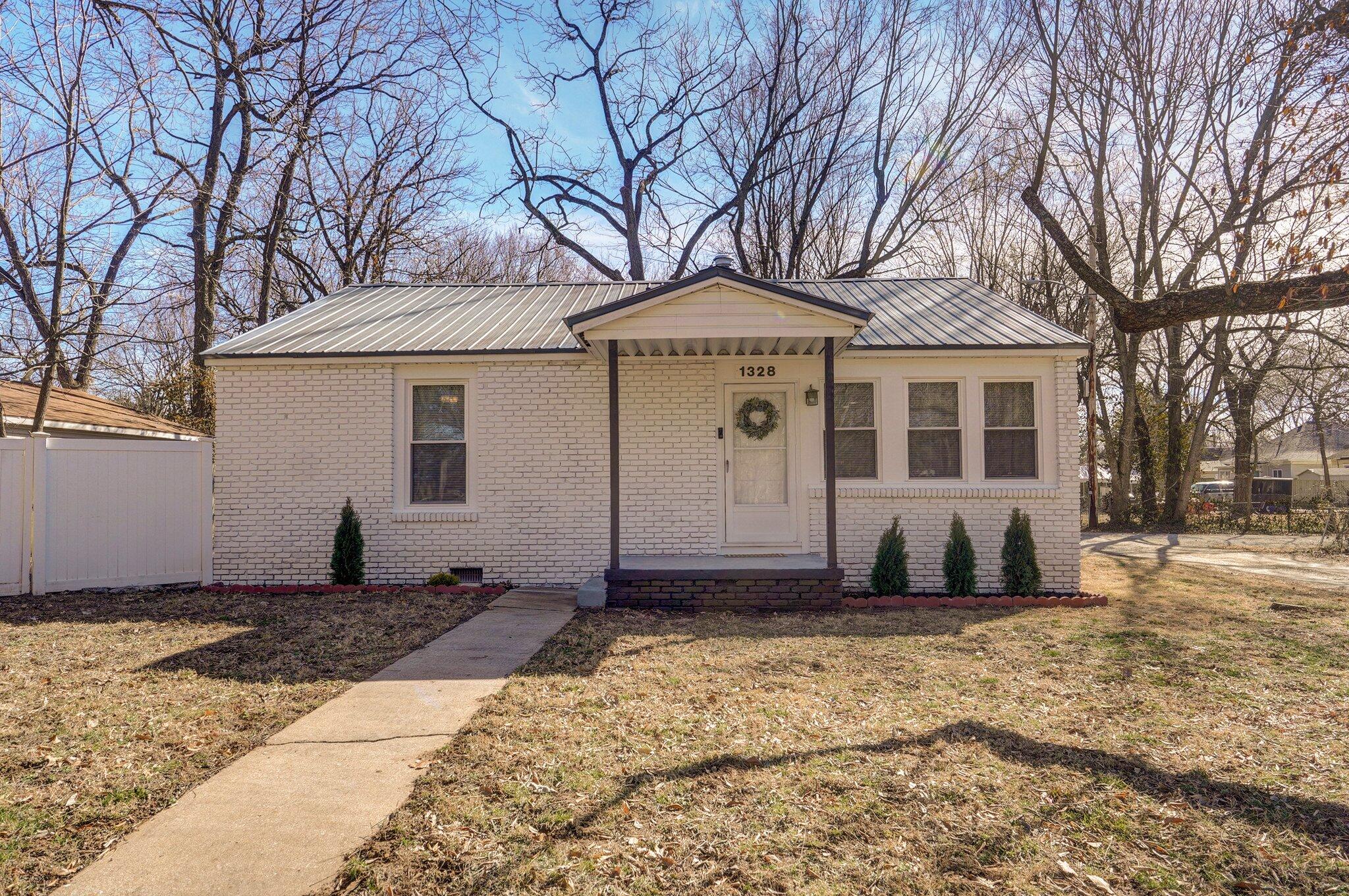 1328 East Calhoun Street Property Photo