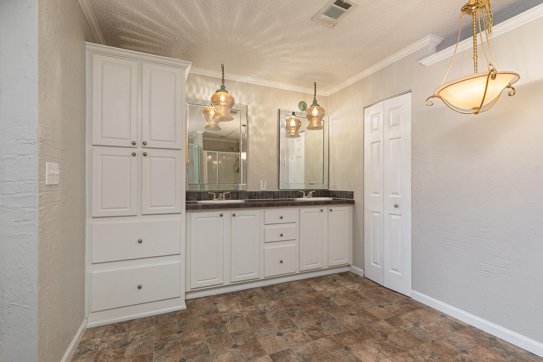 604 West Cave Street Property Photo 23