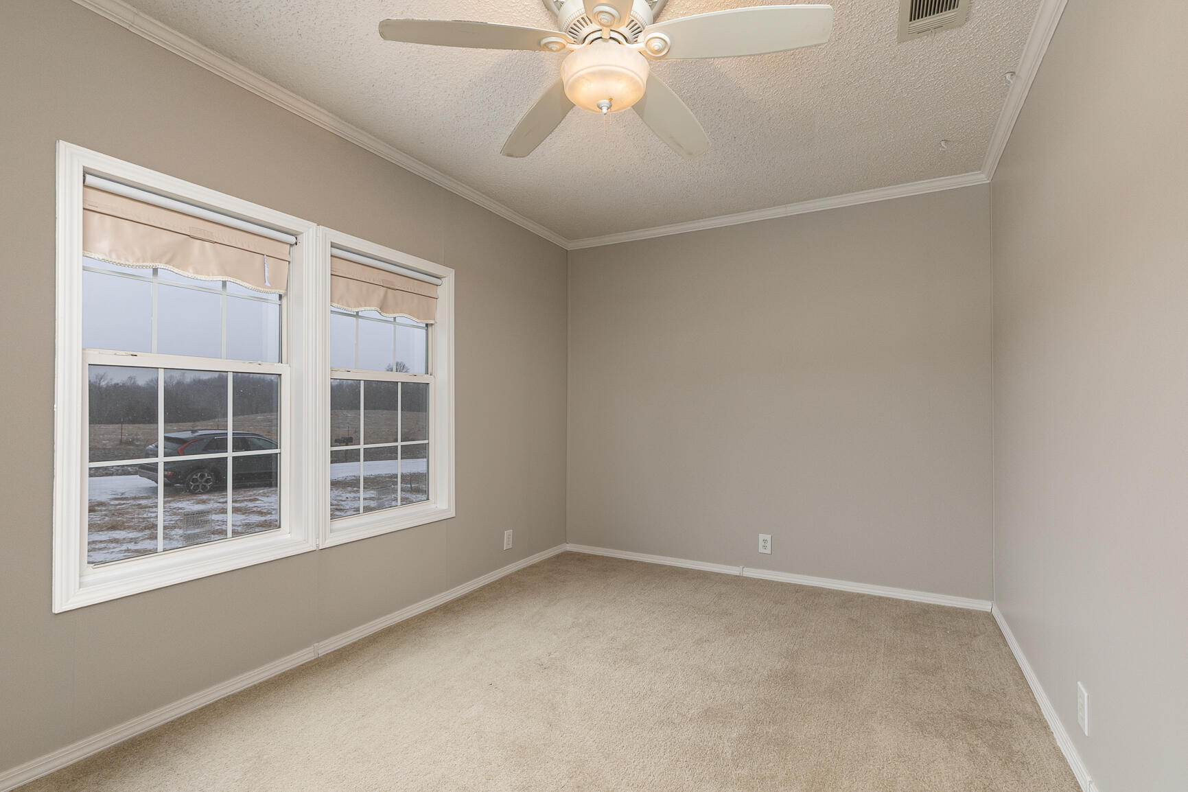 604 West Cave Street Property Photo 28