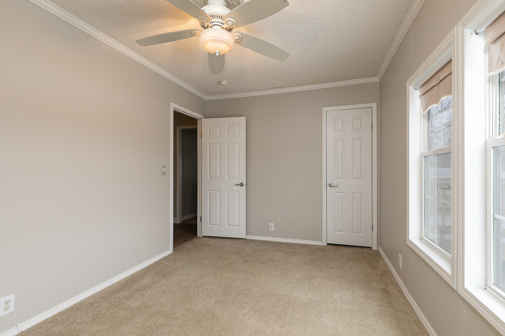 604 West Cave Street Property Photo 29