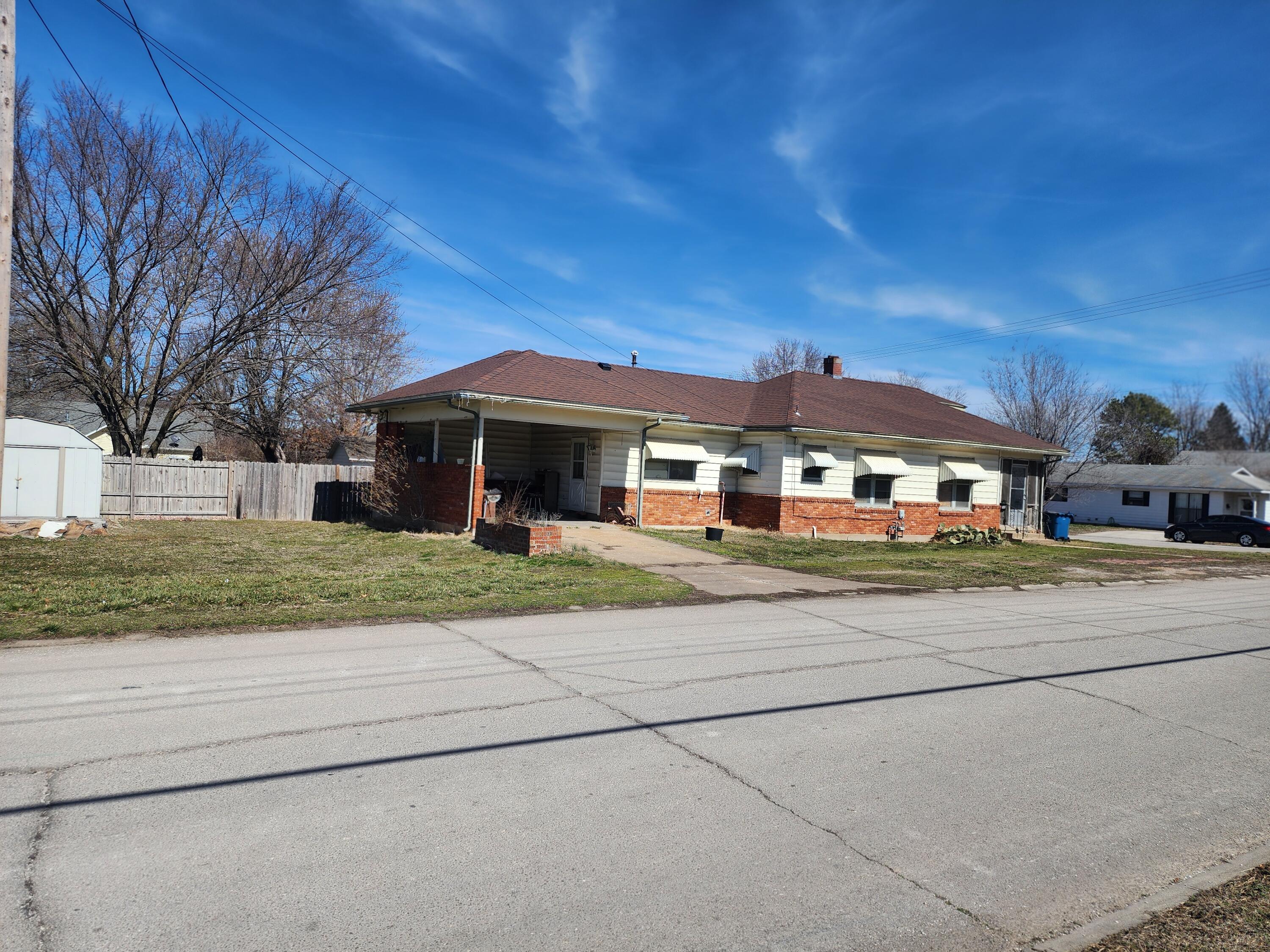 300 North Lincoln Street Property Photo 1