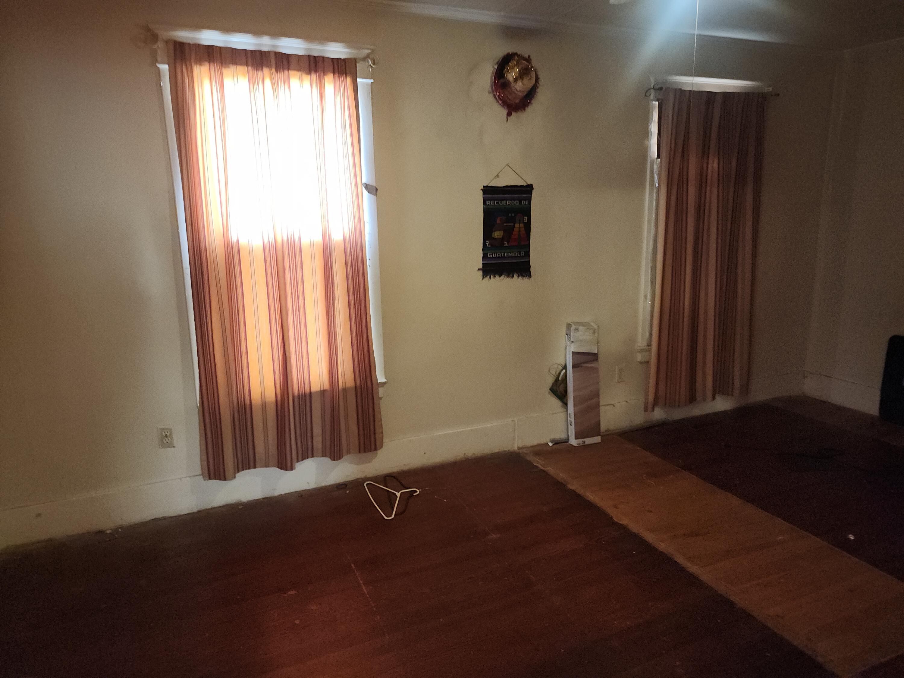 300 North Lincoln Street Property Photo 5