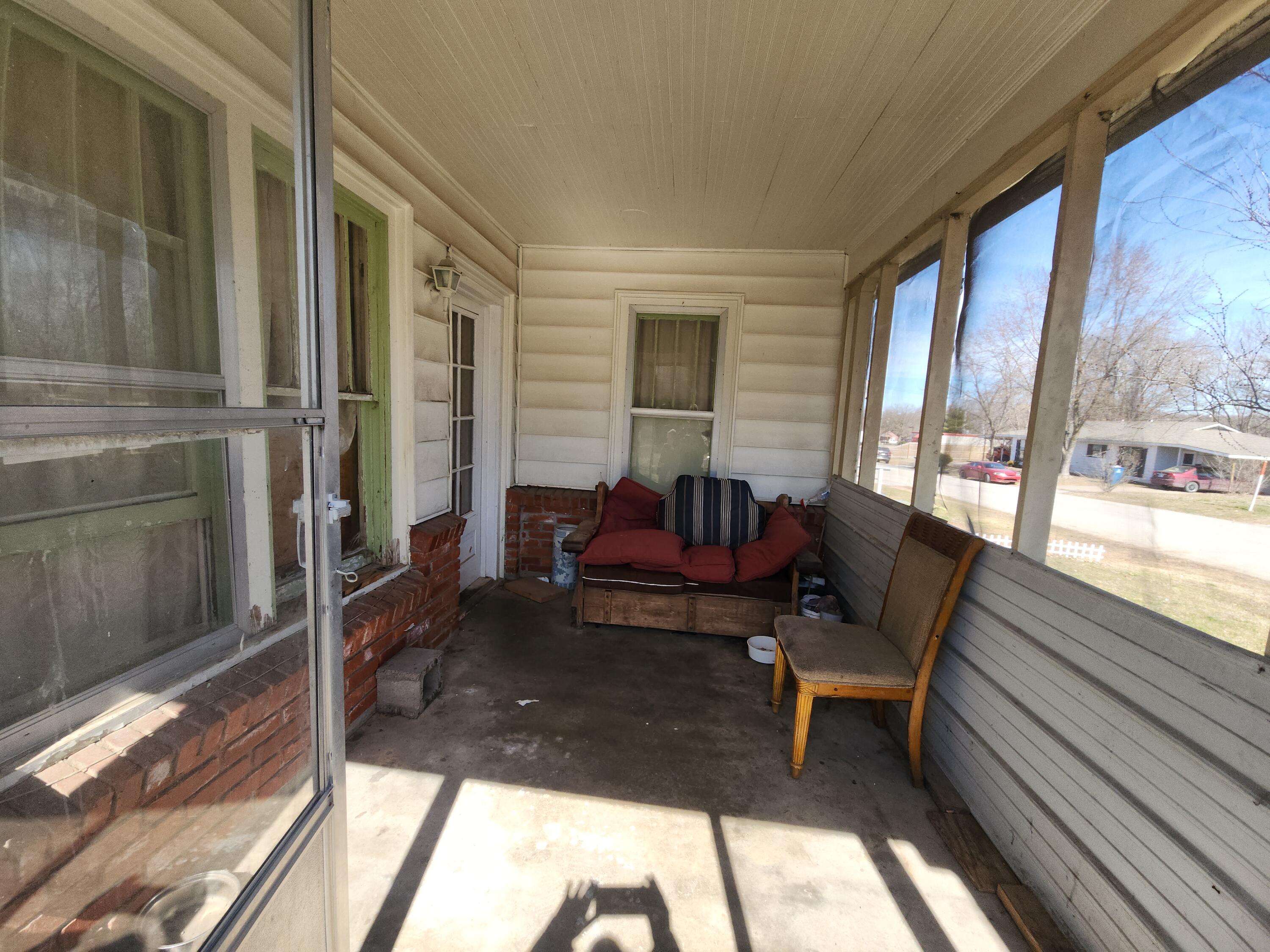 300 North Lincoln Street Property Photo 9
