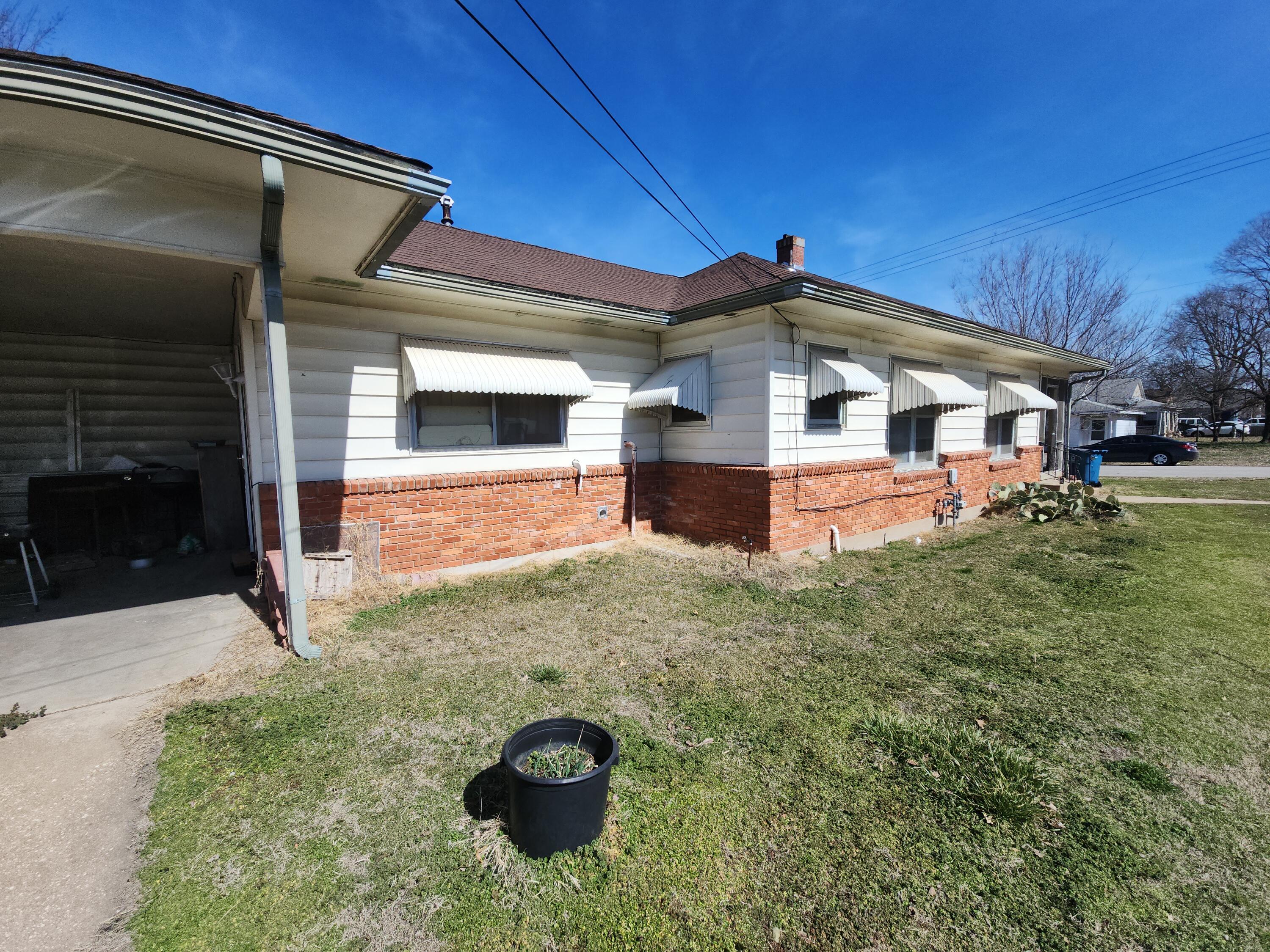 300 North Lincoln Street Property Photo 10
