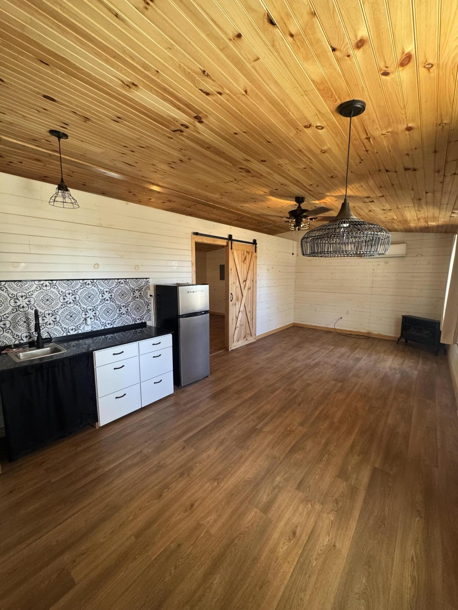 19410 Urchin Drive Property Photo 9