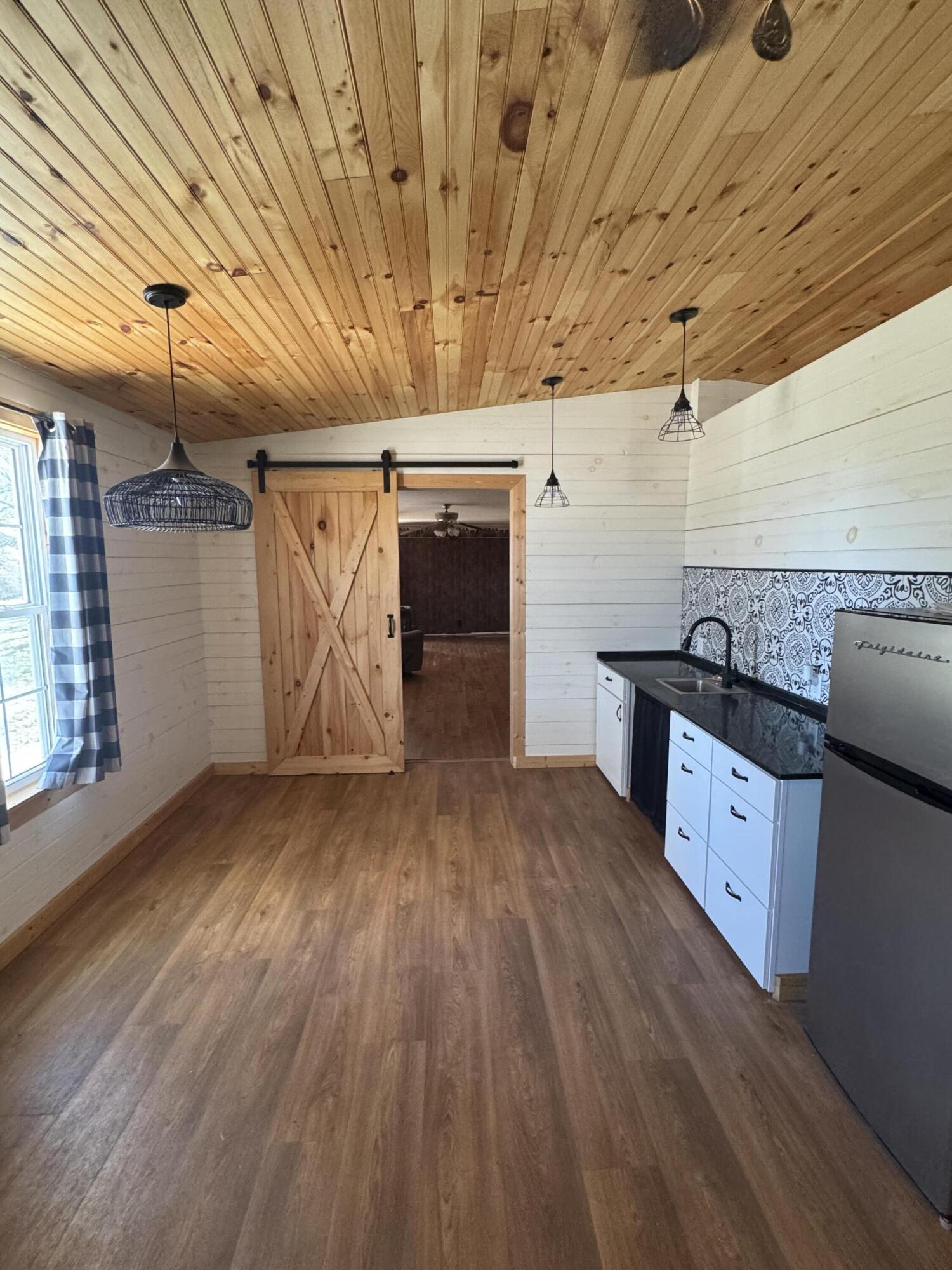 19410 Urchin Drive Property Photo 10