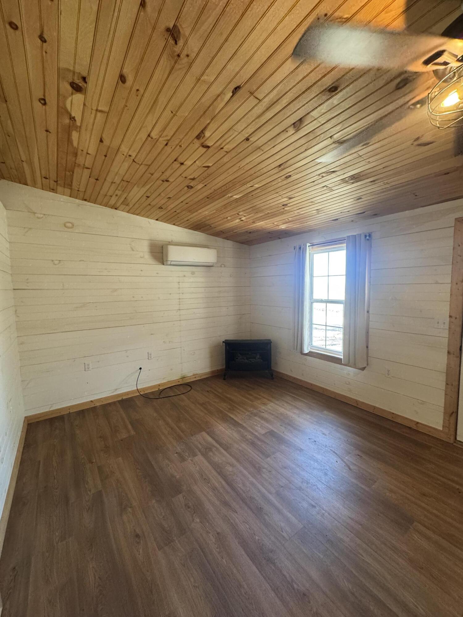 19410 Urchin Drive Property Photo 12