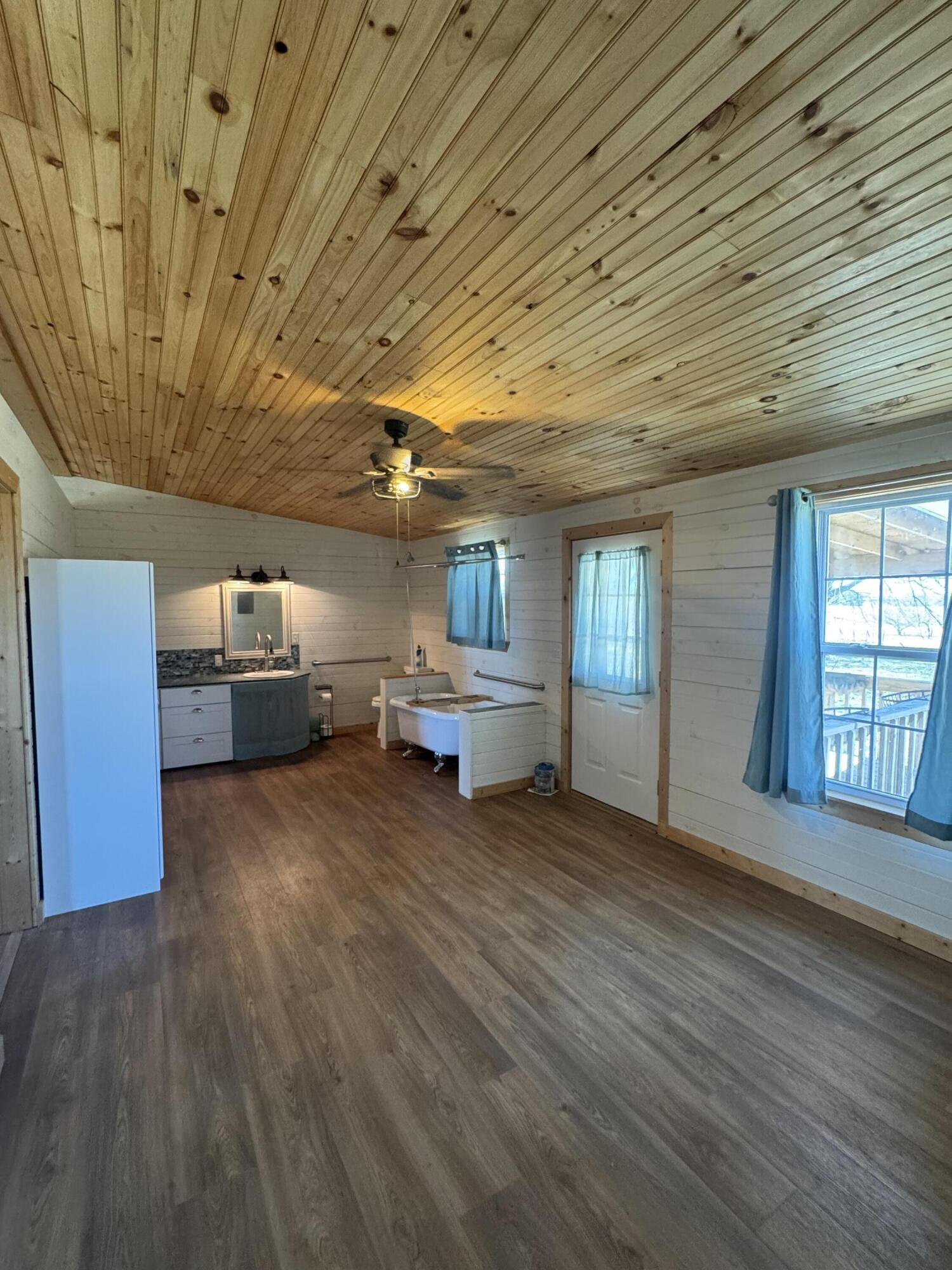 19410 Urchin Drive Property Photo 14
