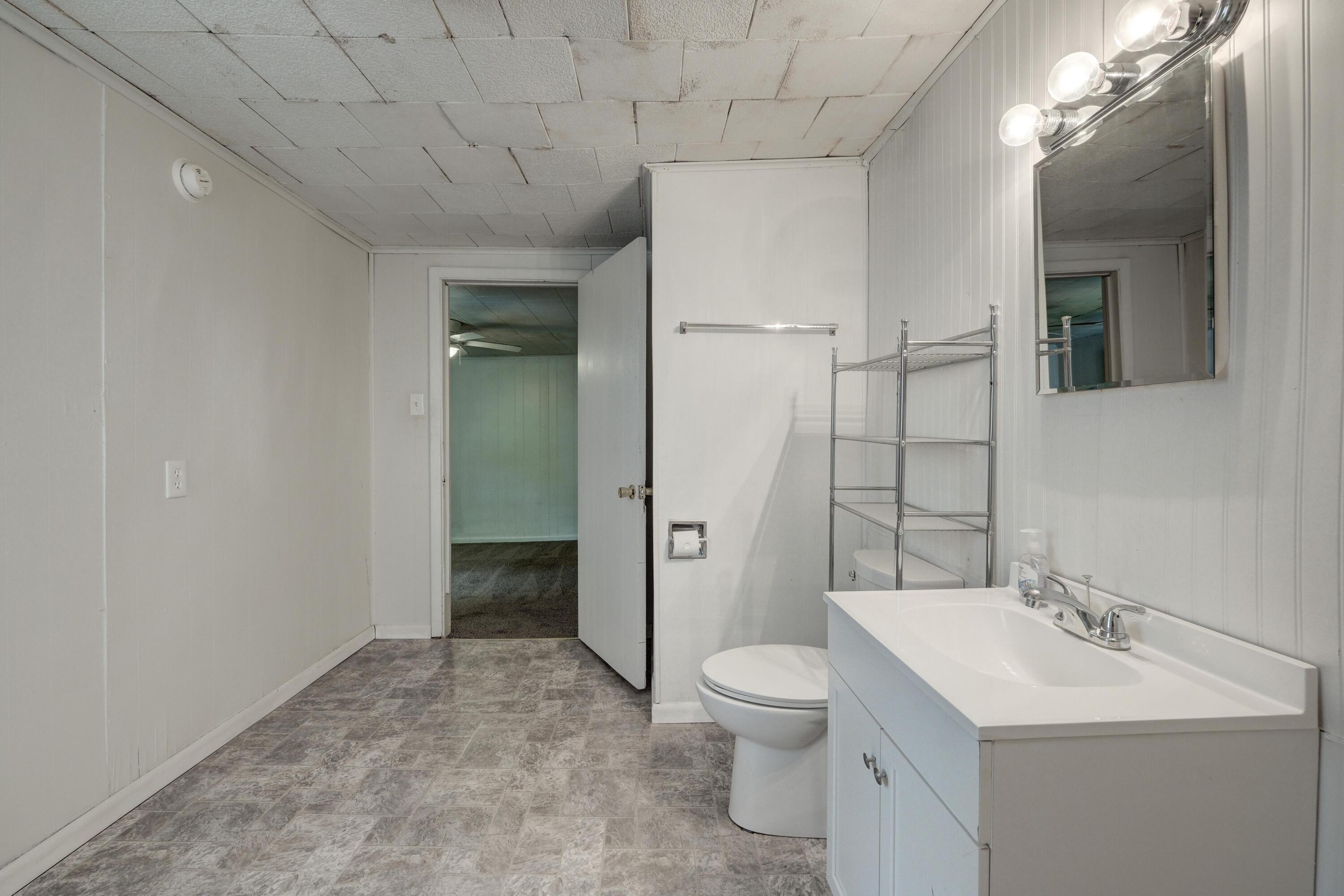 1301 West Broadway Street Property Photo 13