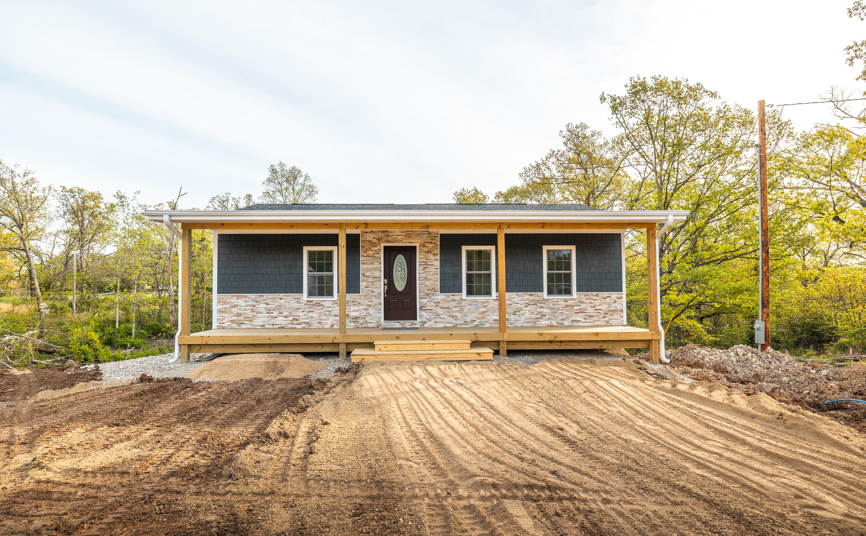 16719 Holland Drive Property Photo 2