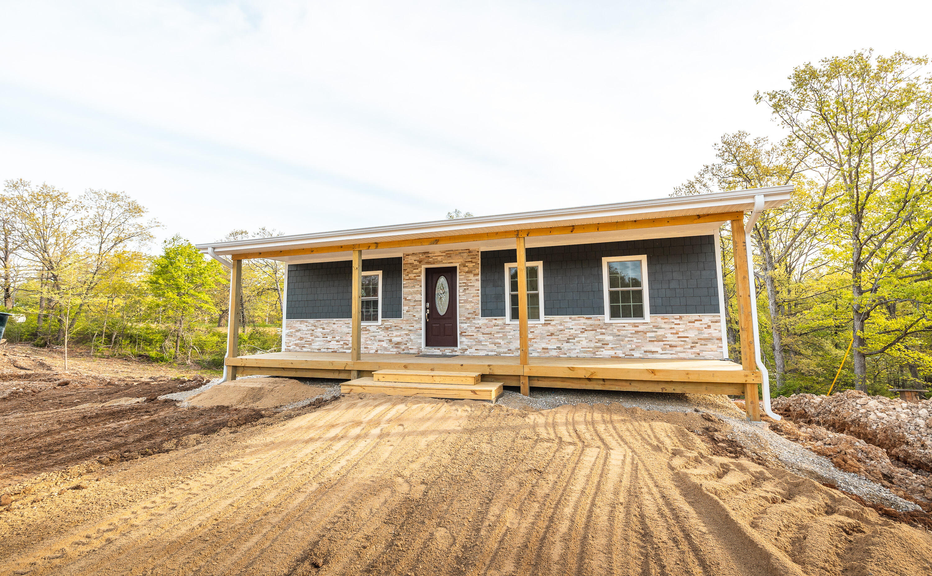 16719 Holland Drive Property Photo 3