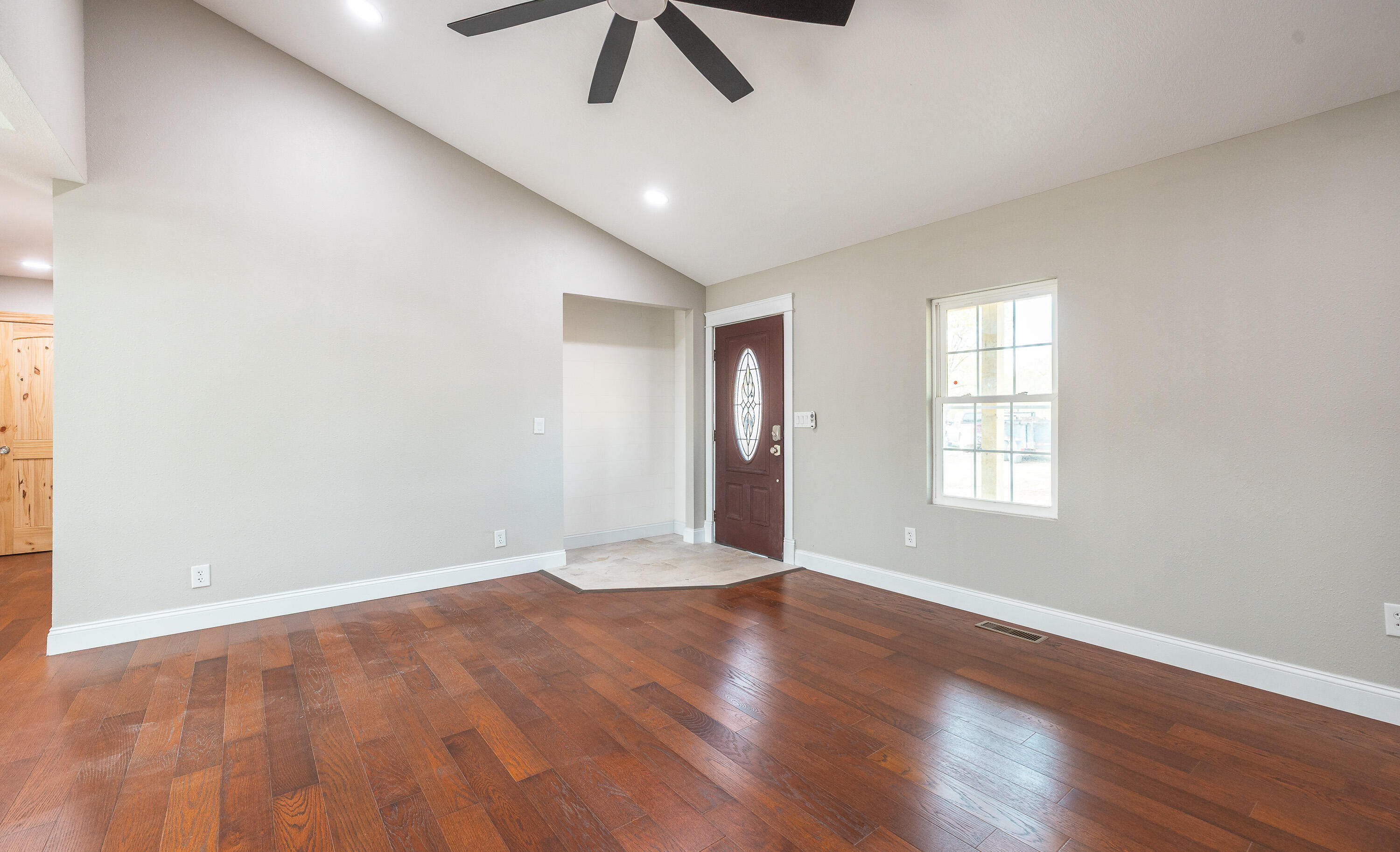 16719 Holland Drive Property Photo 7