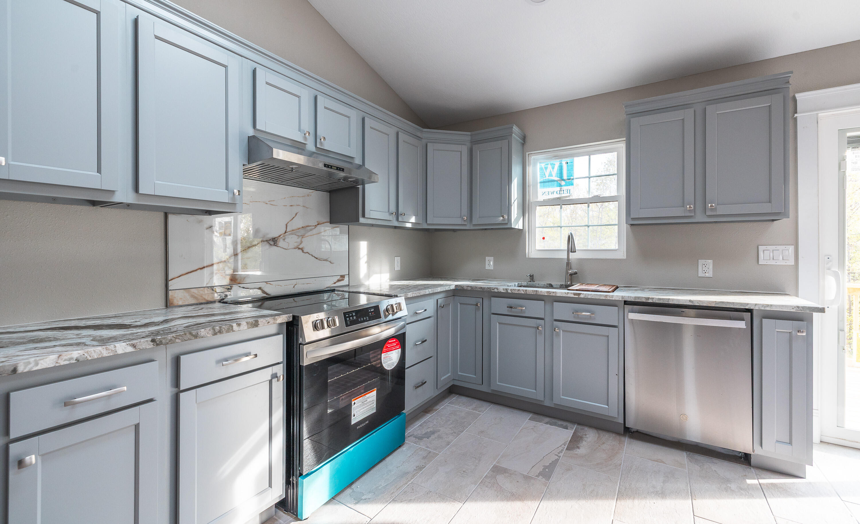 16719 Holland Drive Property Photo 8