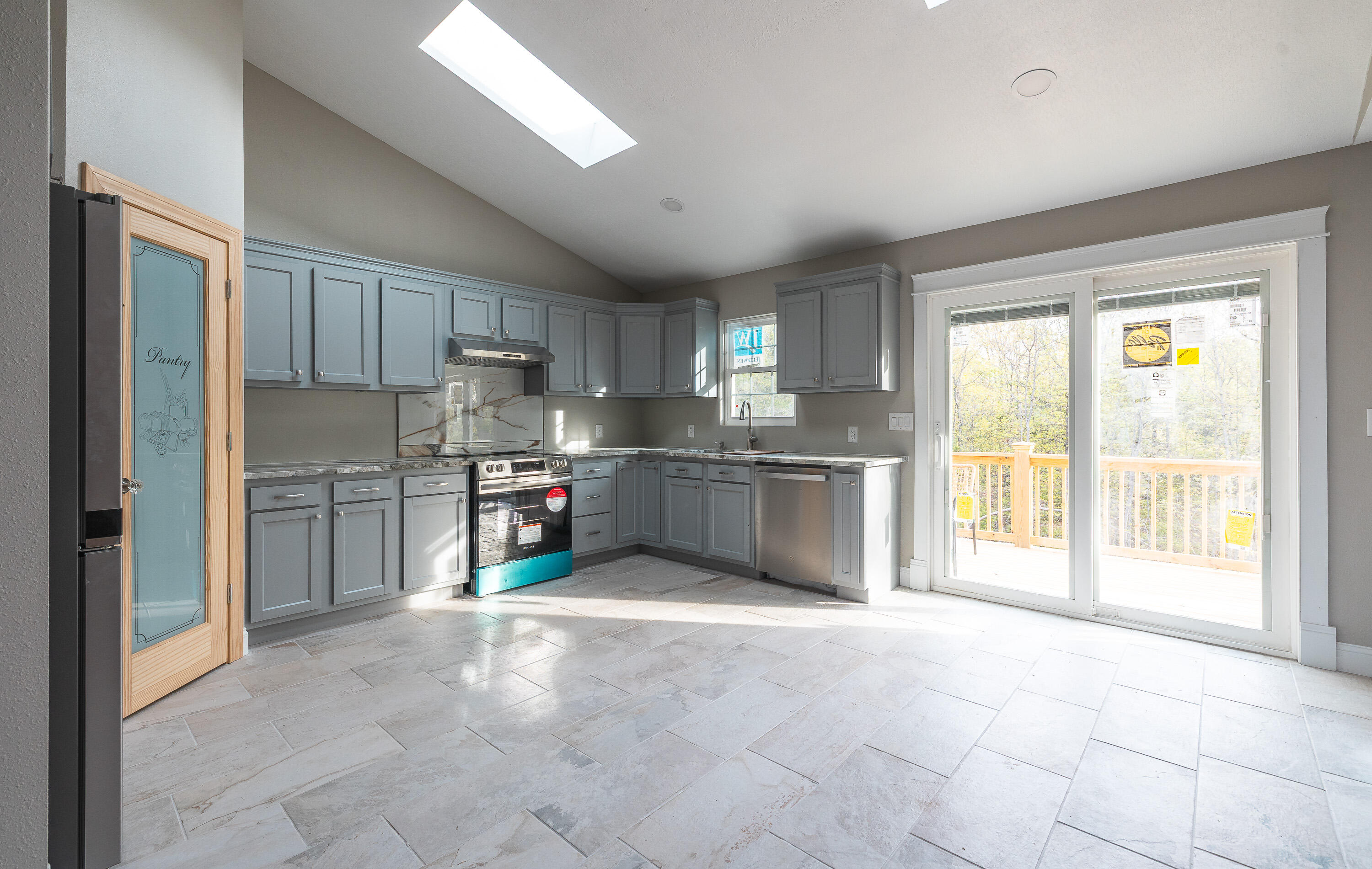 16719 Holland Drive Property Photo 10