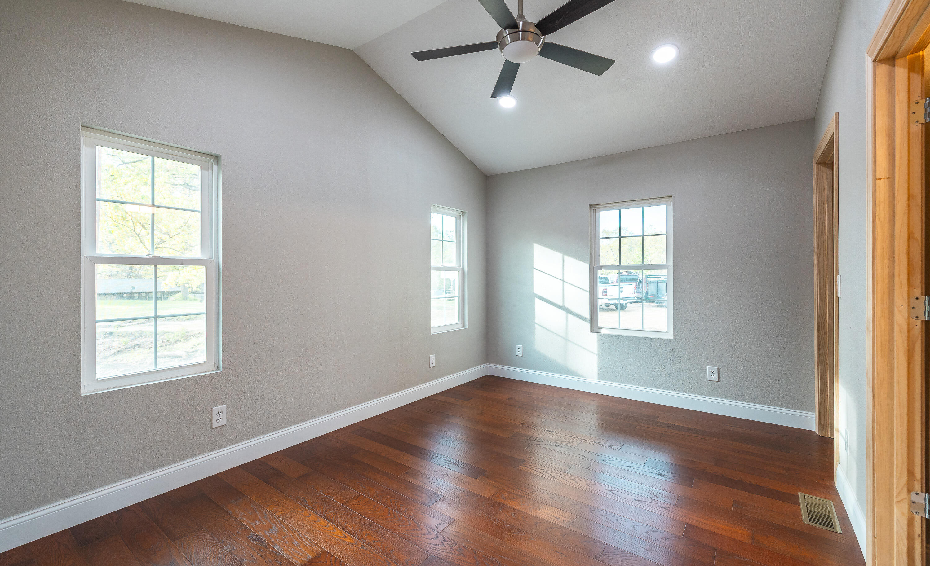 16719 Holland Drive Property Photo 14