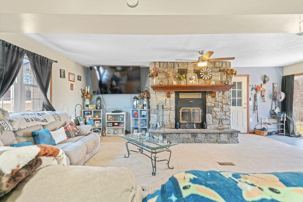 11589 Highway 5 Property Photo 5