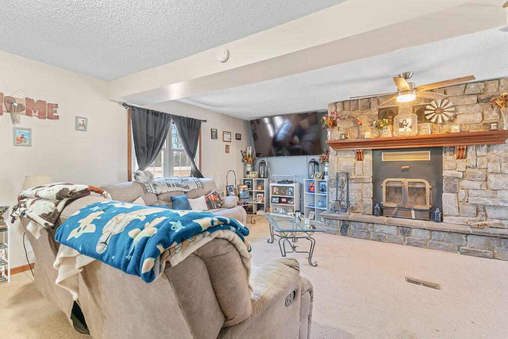 11589 Highway 5 Property Photo 6