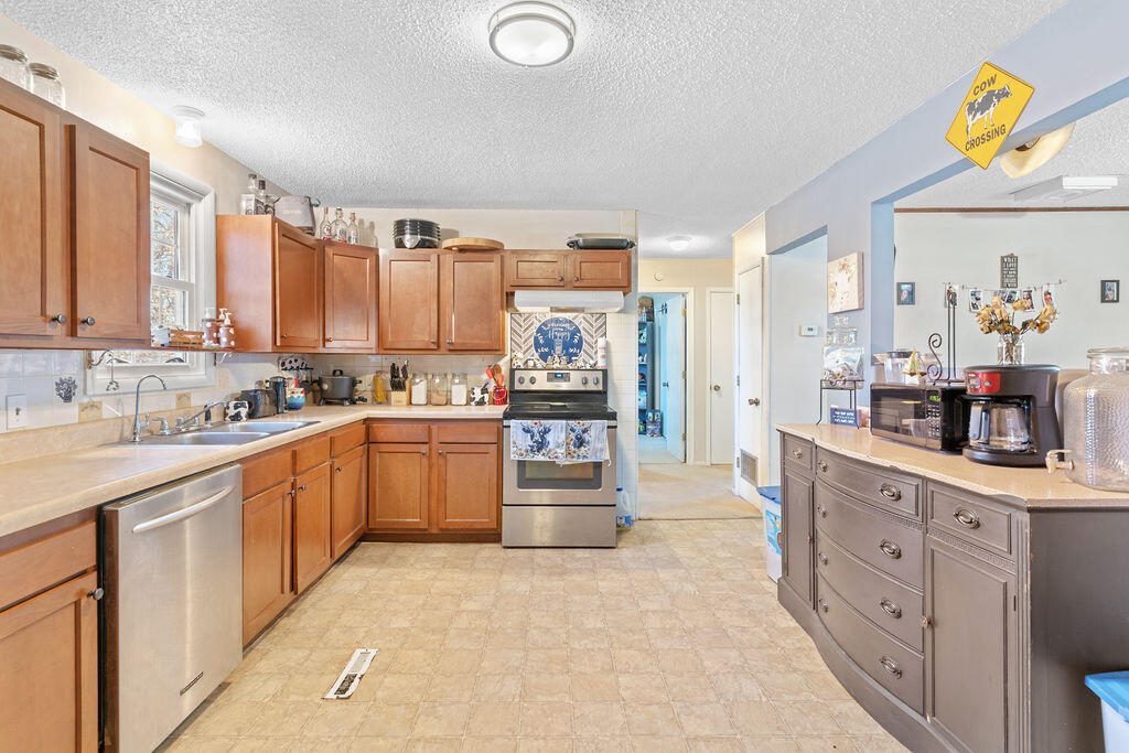 11589 Highway 5 Property Photo 11