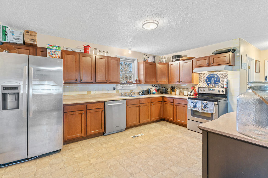 11589 Highway 5 Property Photo 12