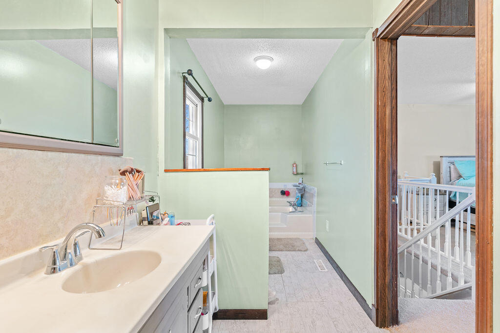11589 Highway 5 Property Photo 23