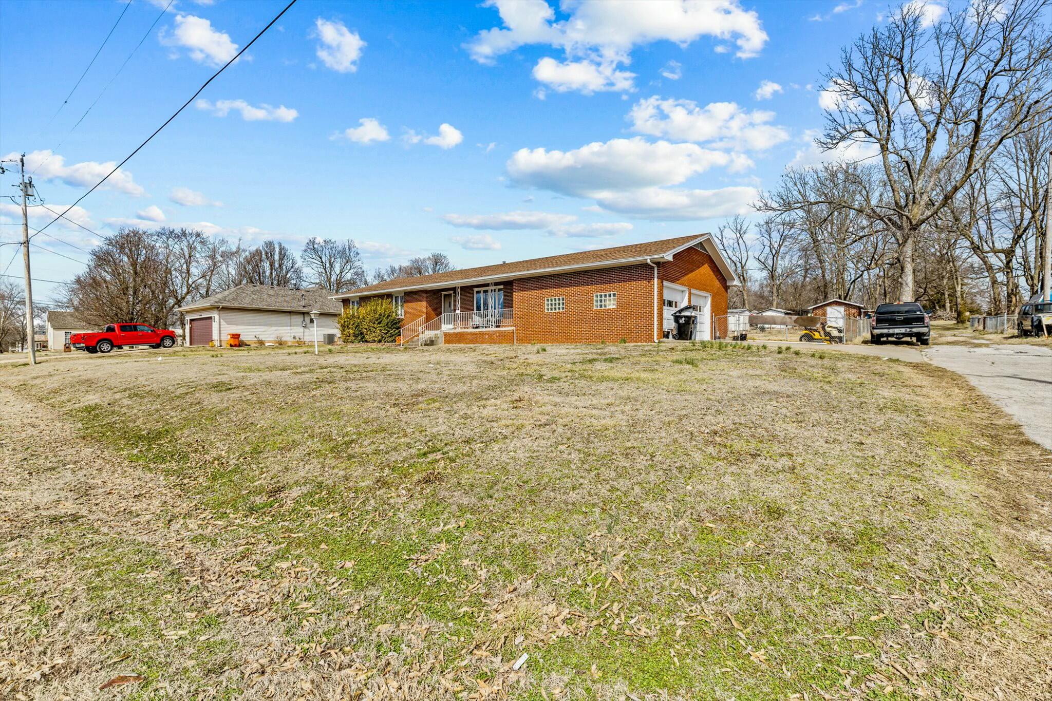 106 West College Street Property Photo 3