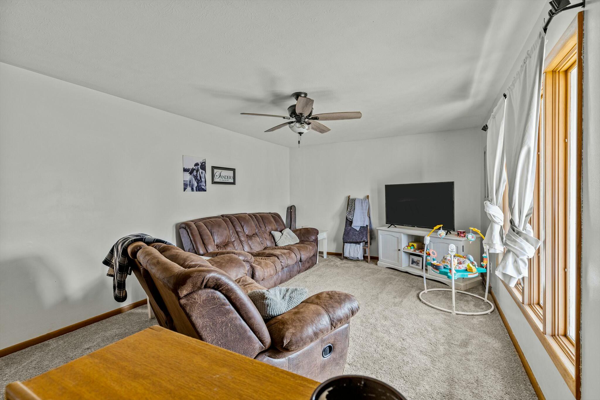 106 West College Street Property Photo 4