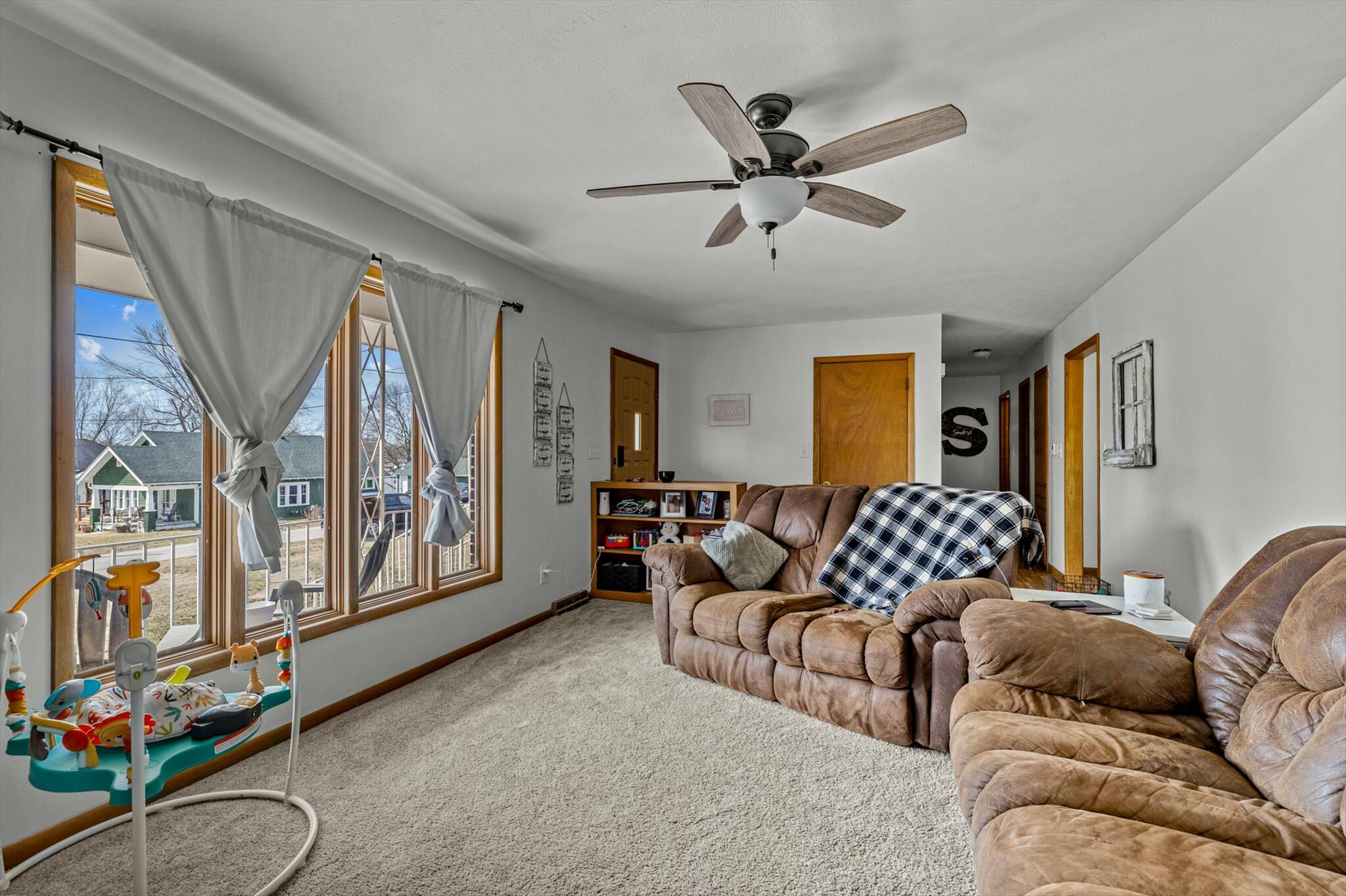 106 West College Street Property Photo 5