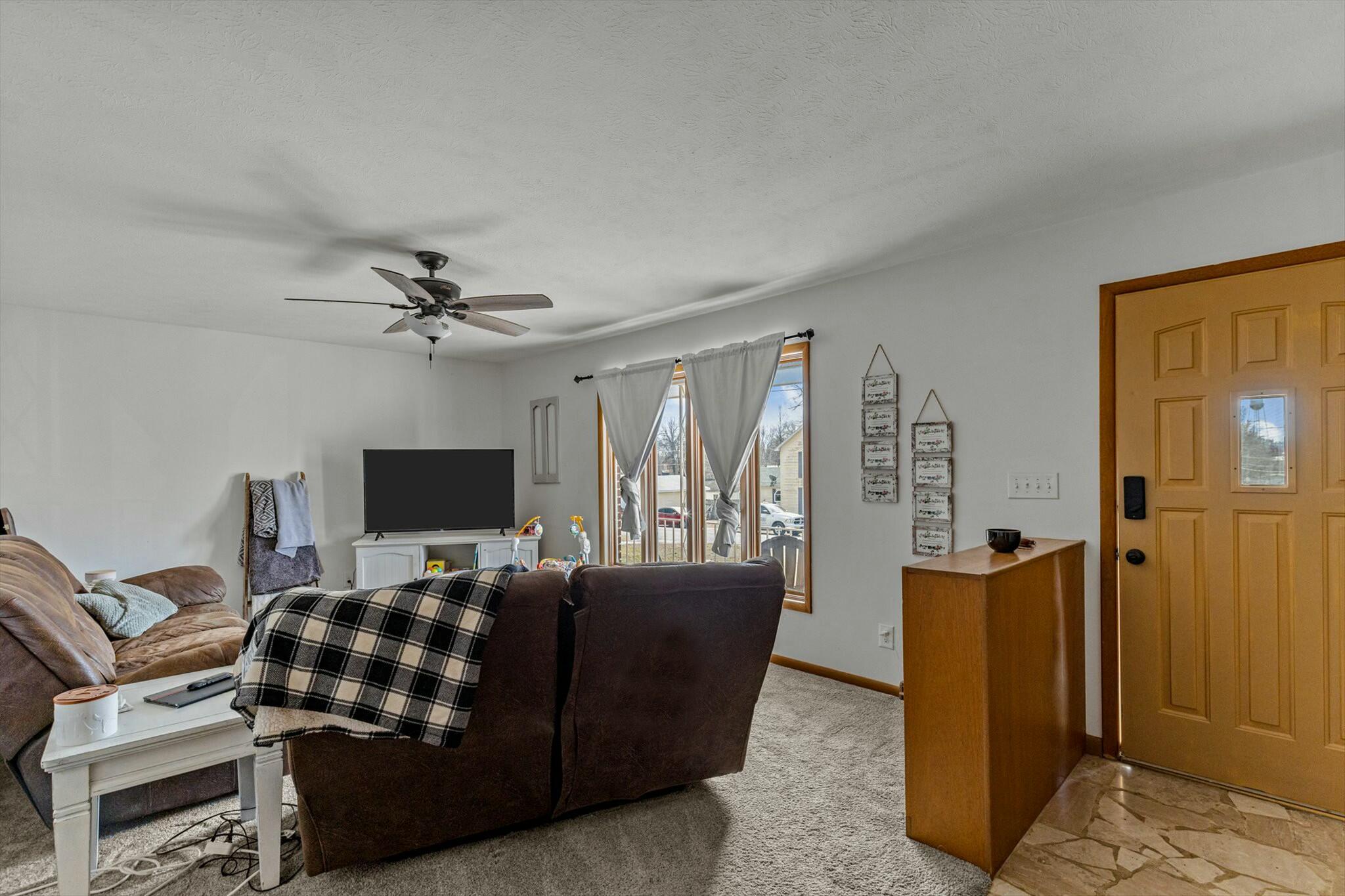 106 West College Street Property Photo 6