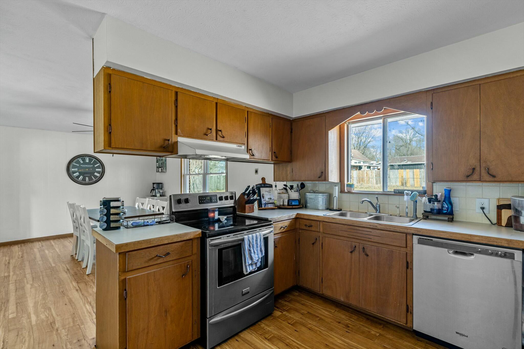 106 West College Street Property Photo 8