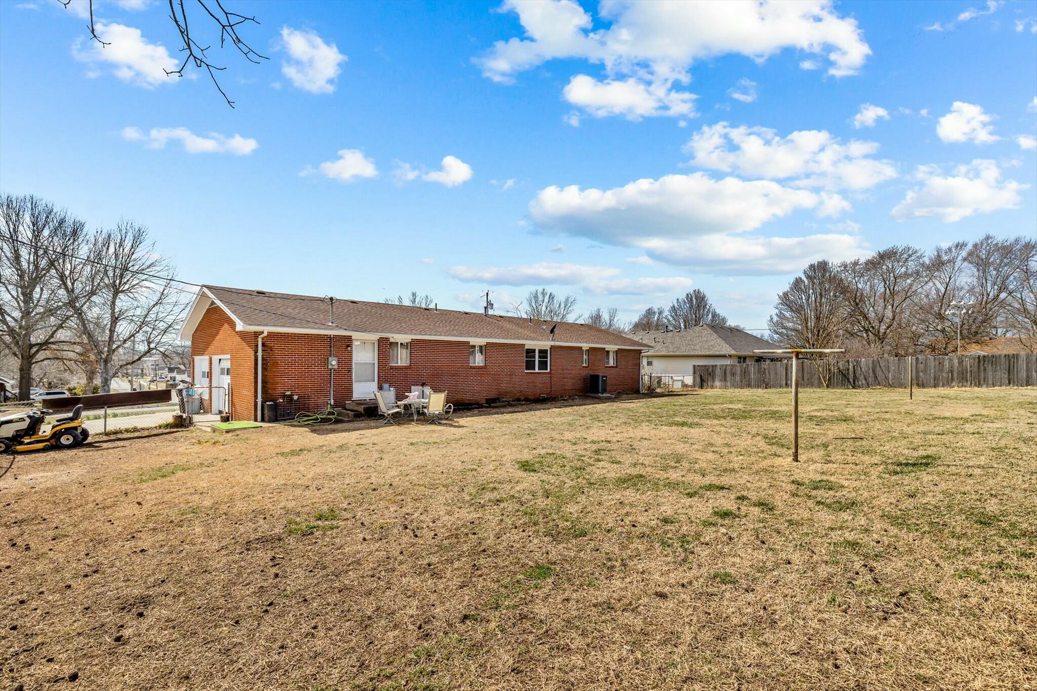 106 West College Street Property Photo 19