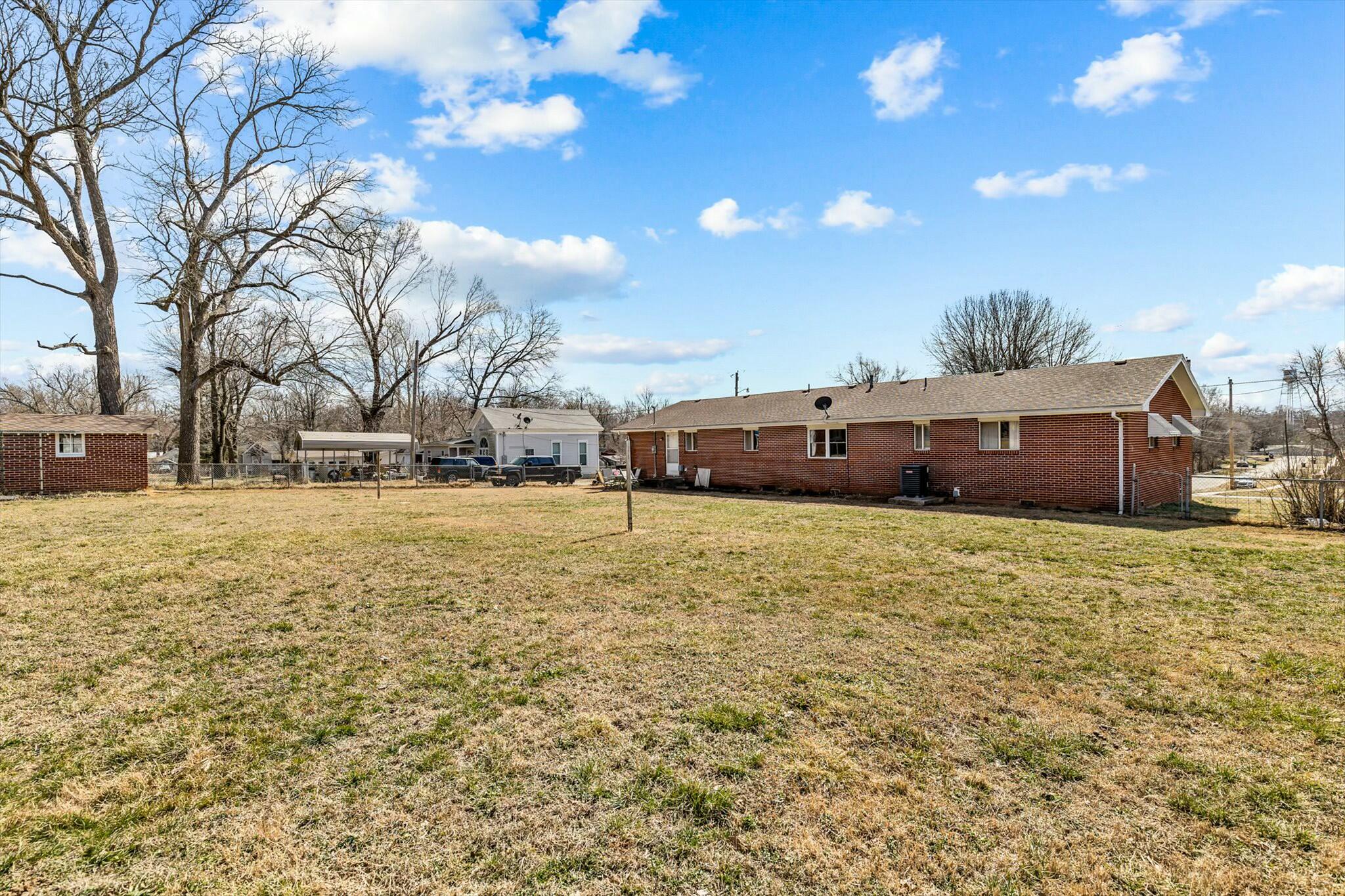 106 West College Street Property Photo 21