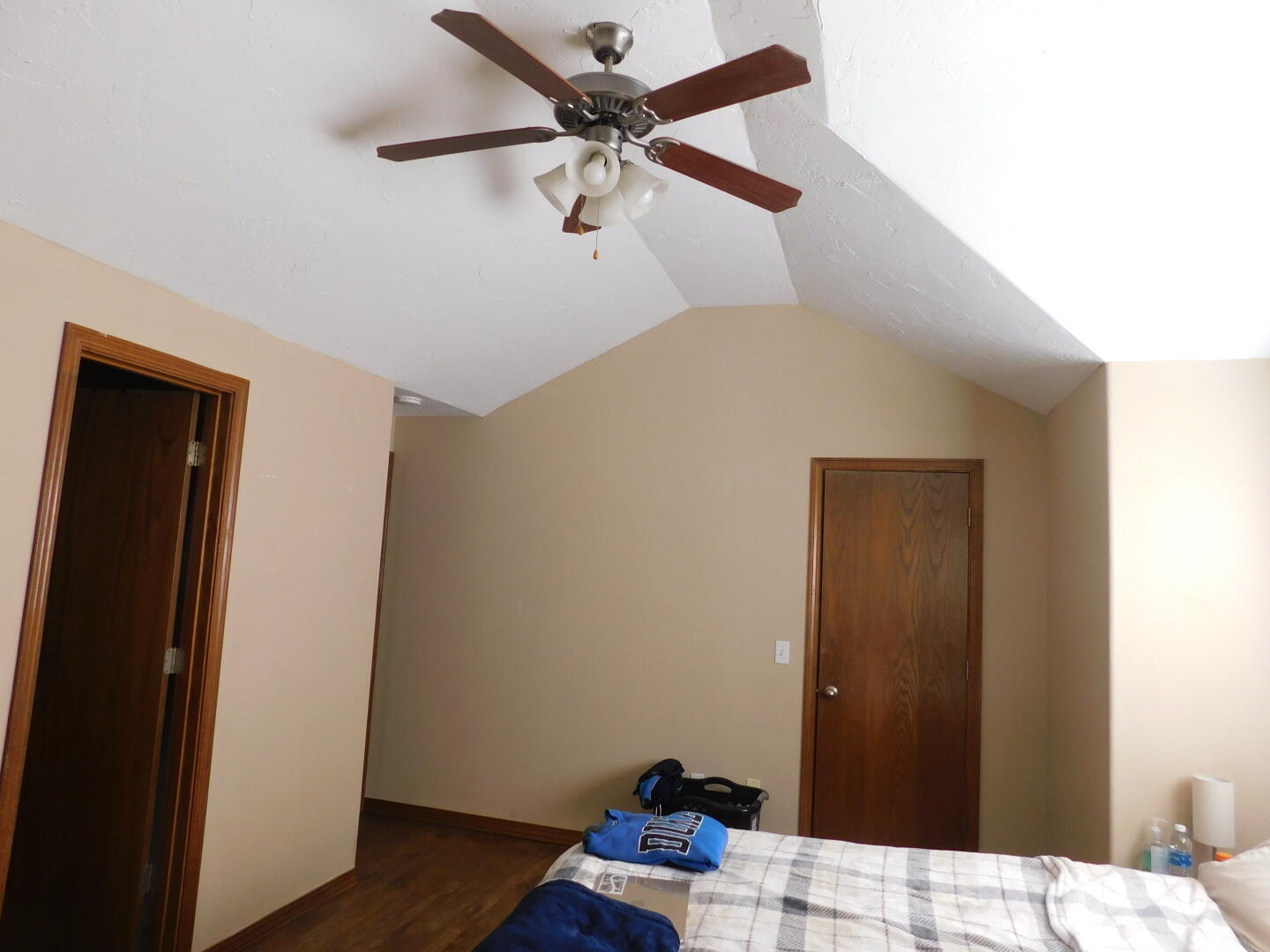 406 West Cale Property Photo 4