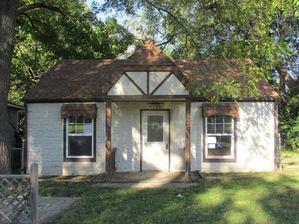 2523 North Pierce Avenue Property Photo