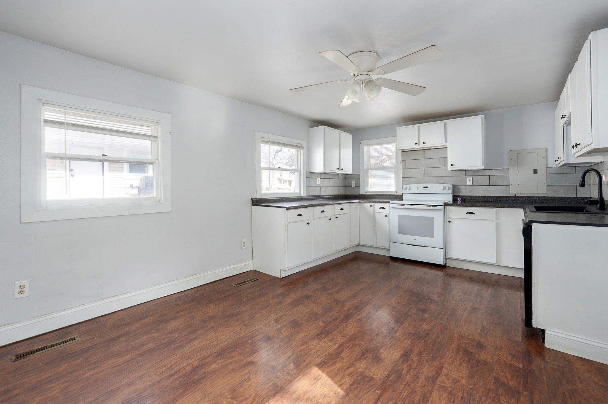 1534 North Irving Avenue Property Photo 6