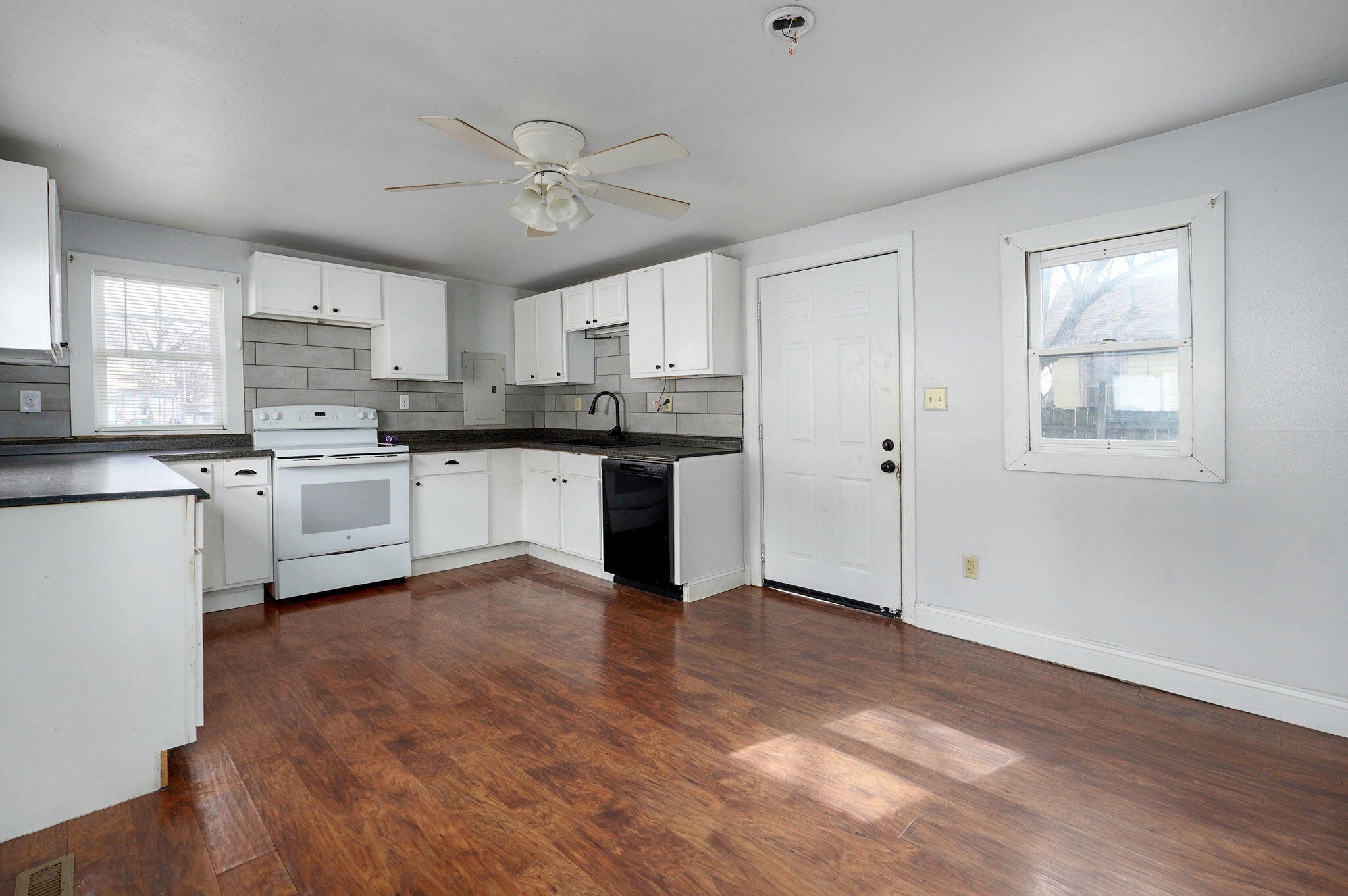 1534 North Irving Avenue Property Photo 7