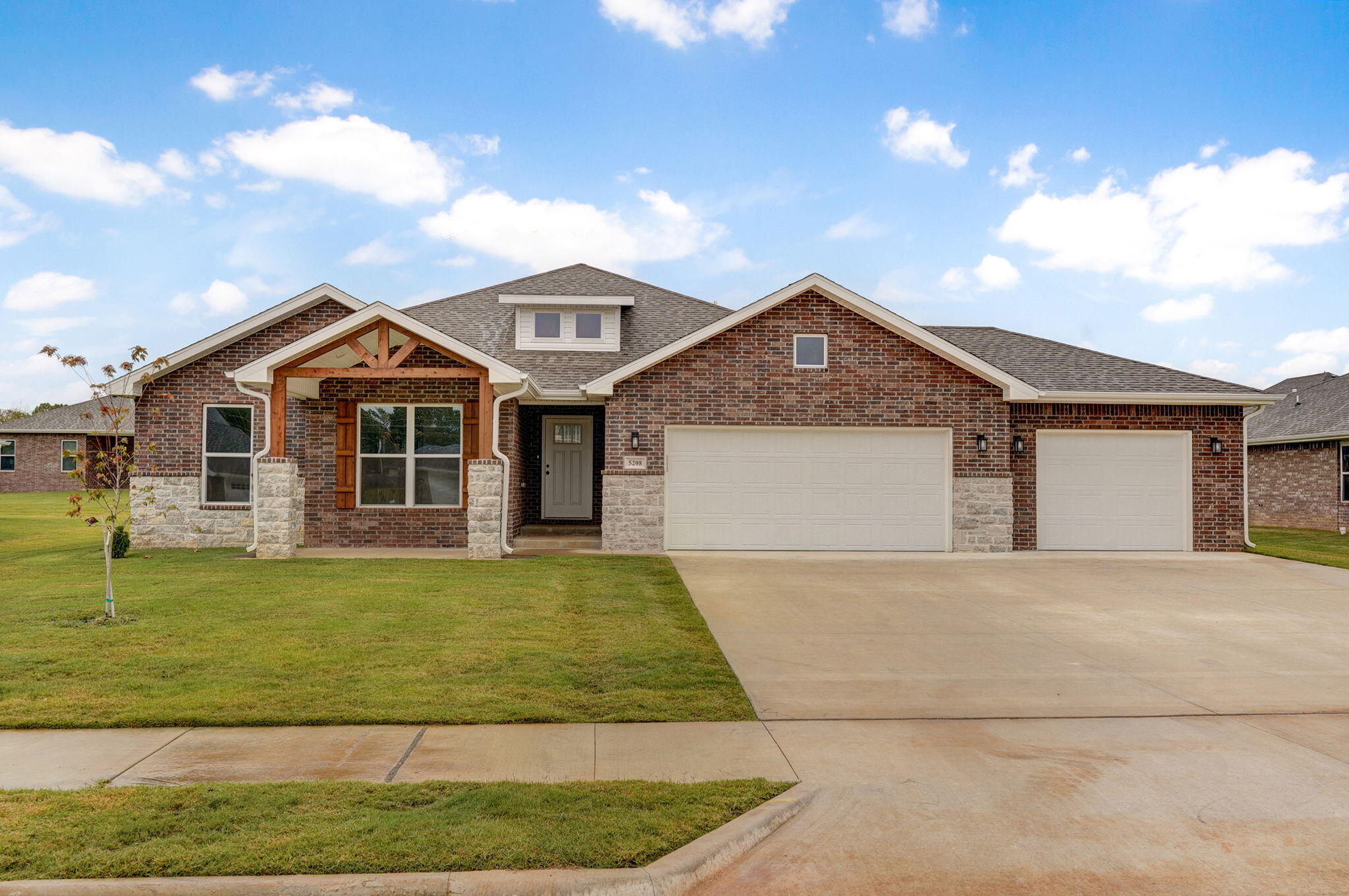 5208 South April Court Property Photo 1