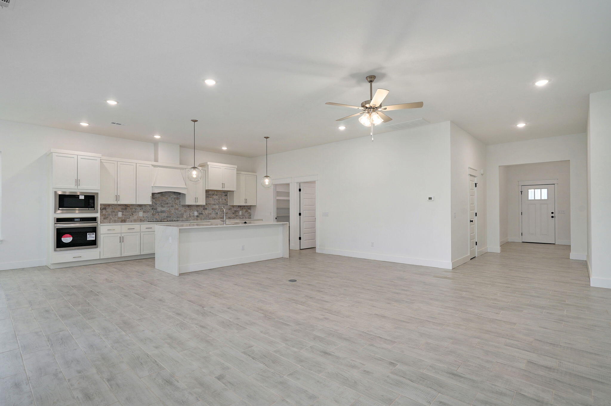 5208 South April Court Property Photo 4