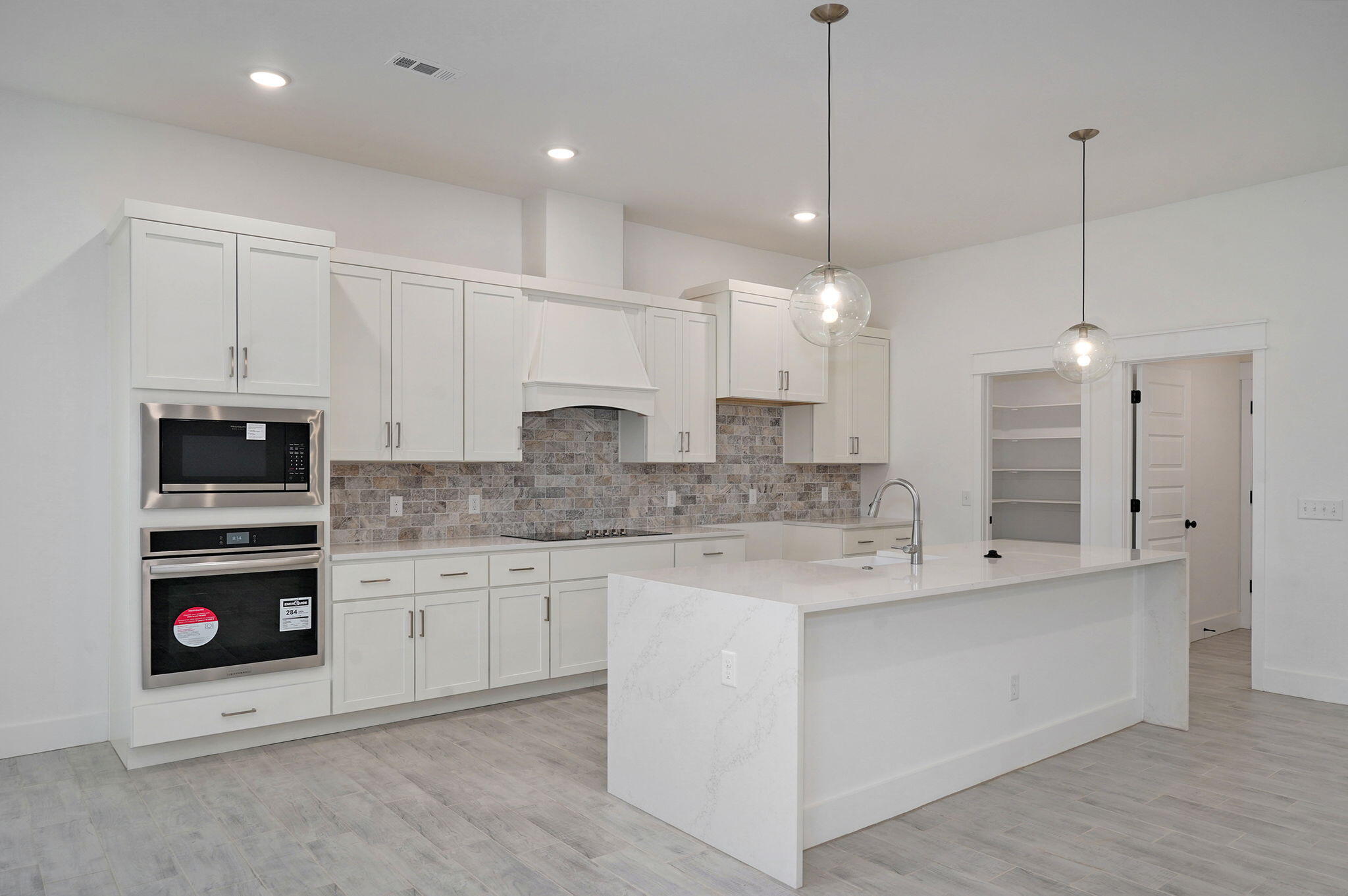 5208 South April Court Property Photo 5