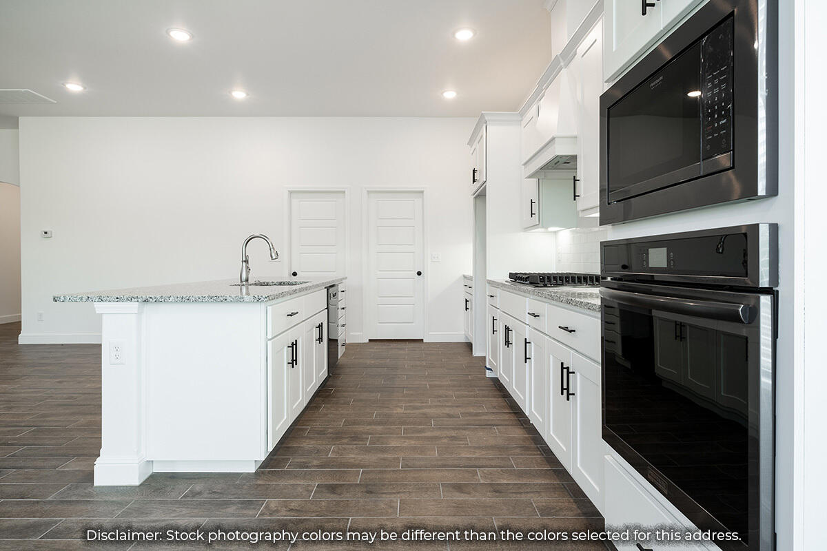 5208 South April Court Property Photo 8