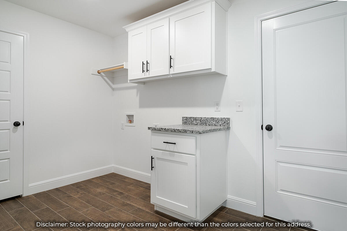 5208 South April Court Property Photo 10