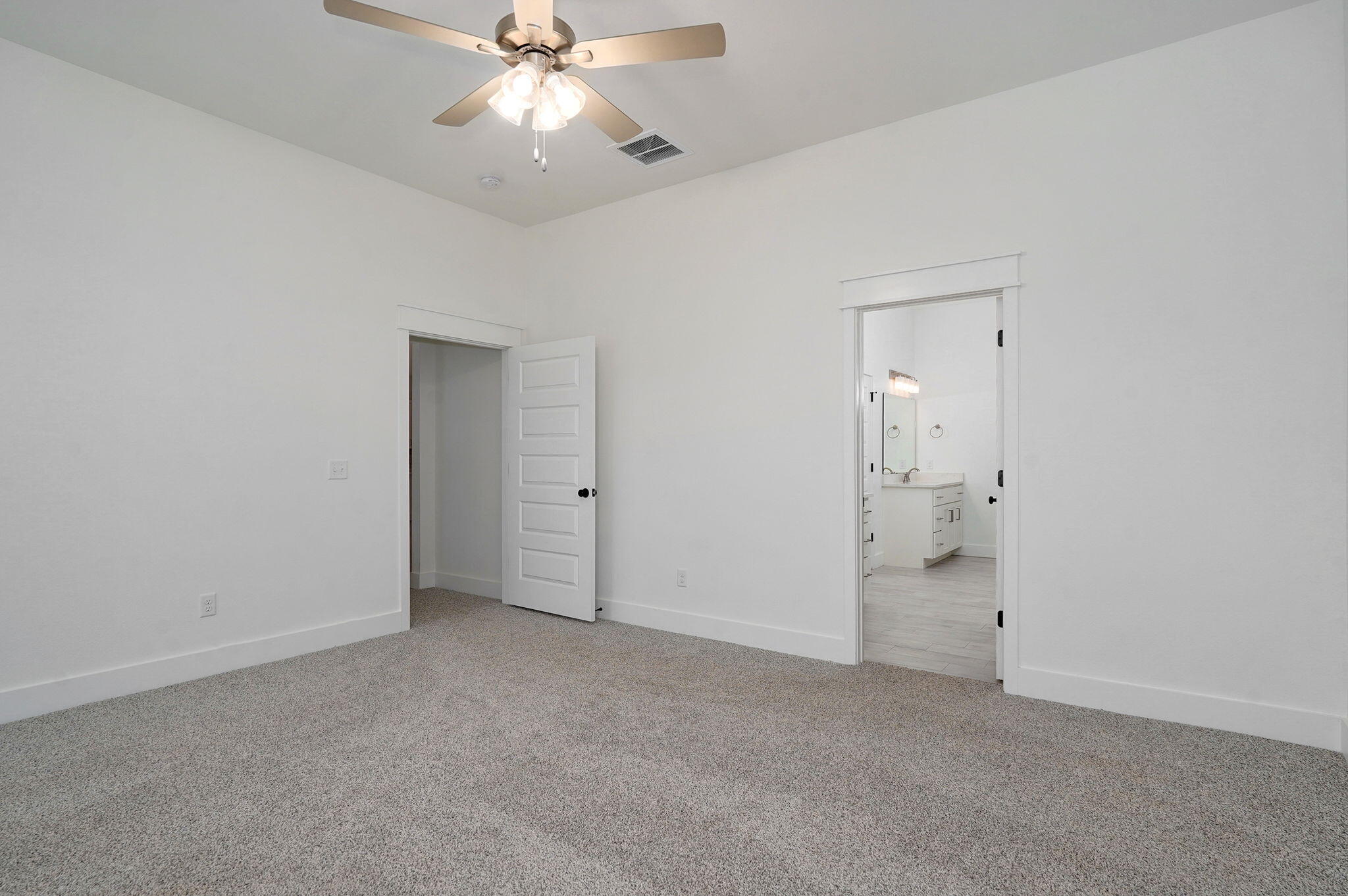 5208 South April Court Property Photo 14