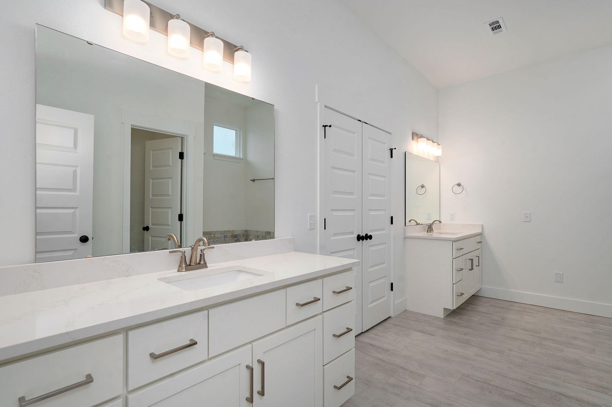 5208 South April Court Property Photo 15