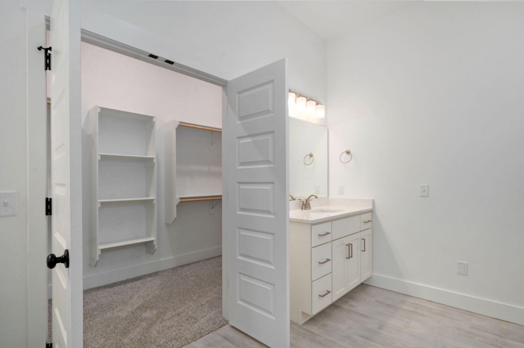 5208 South April Court Property Photo 18