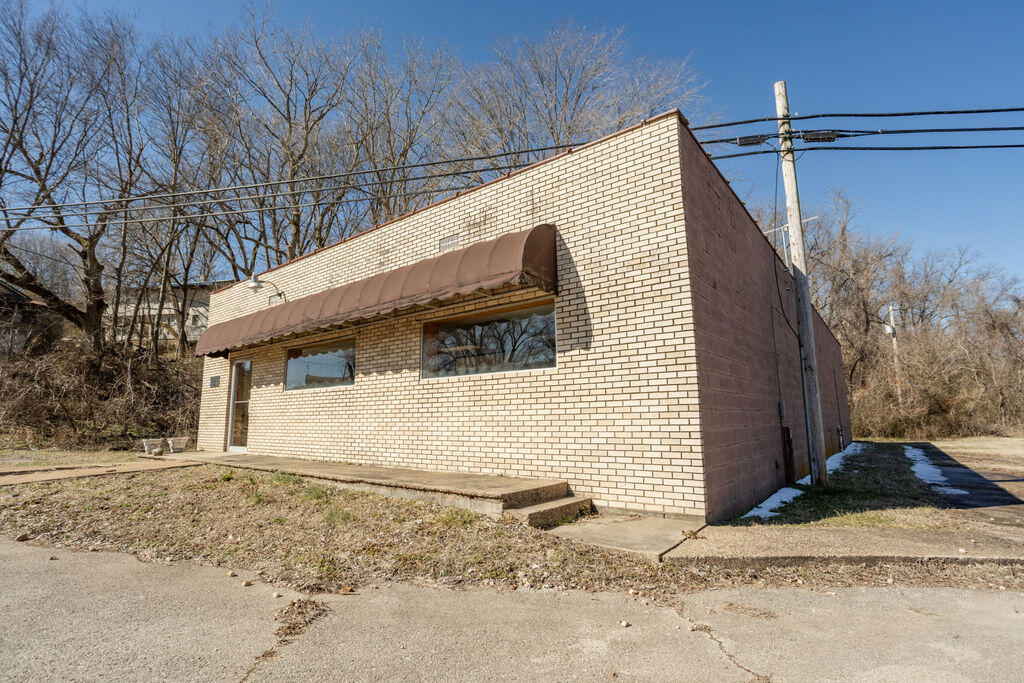195 Main Street Property Photo