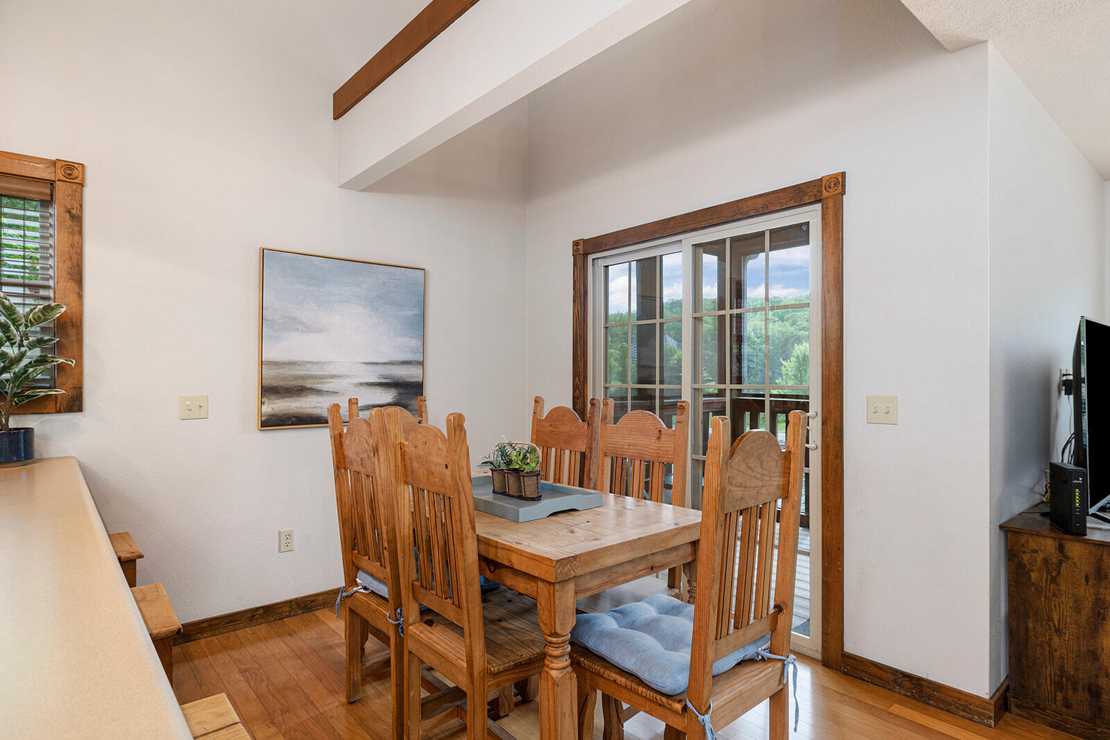 105 Poolside Way Property Photo 6