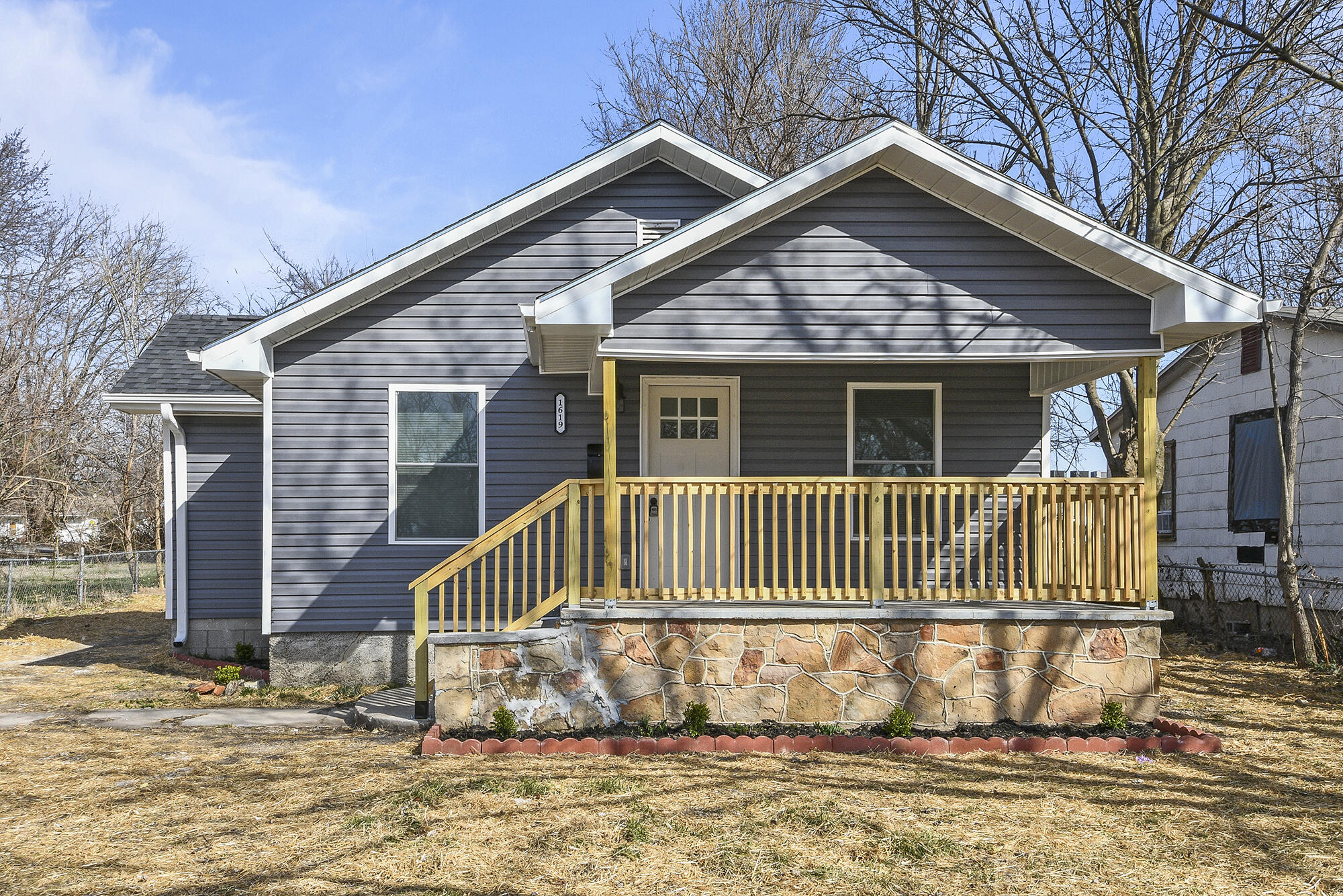 1619 West Lynn Street Property Photo 1