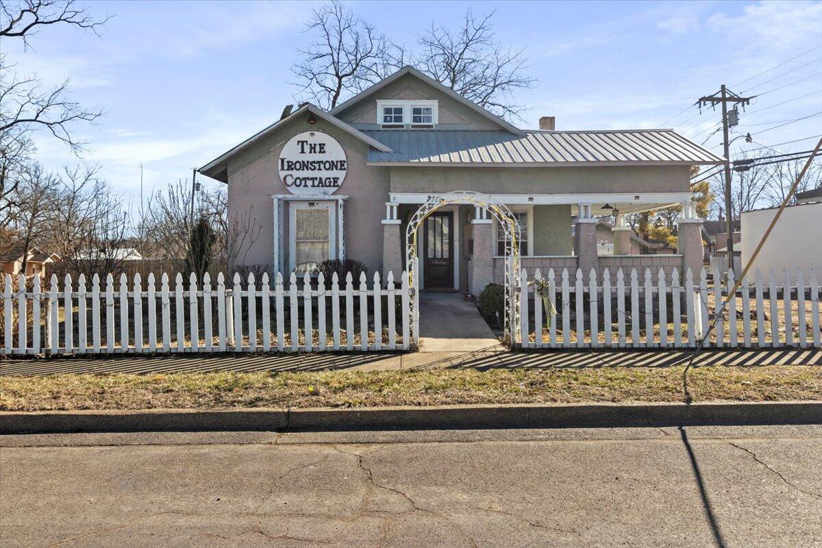 208 East State Street Property Photo